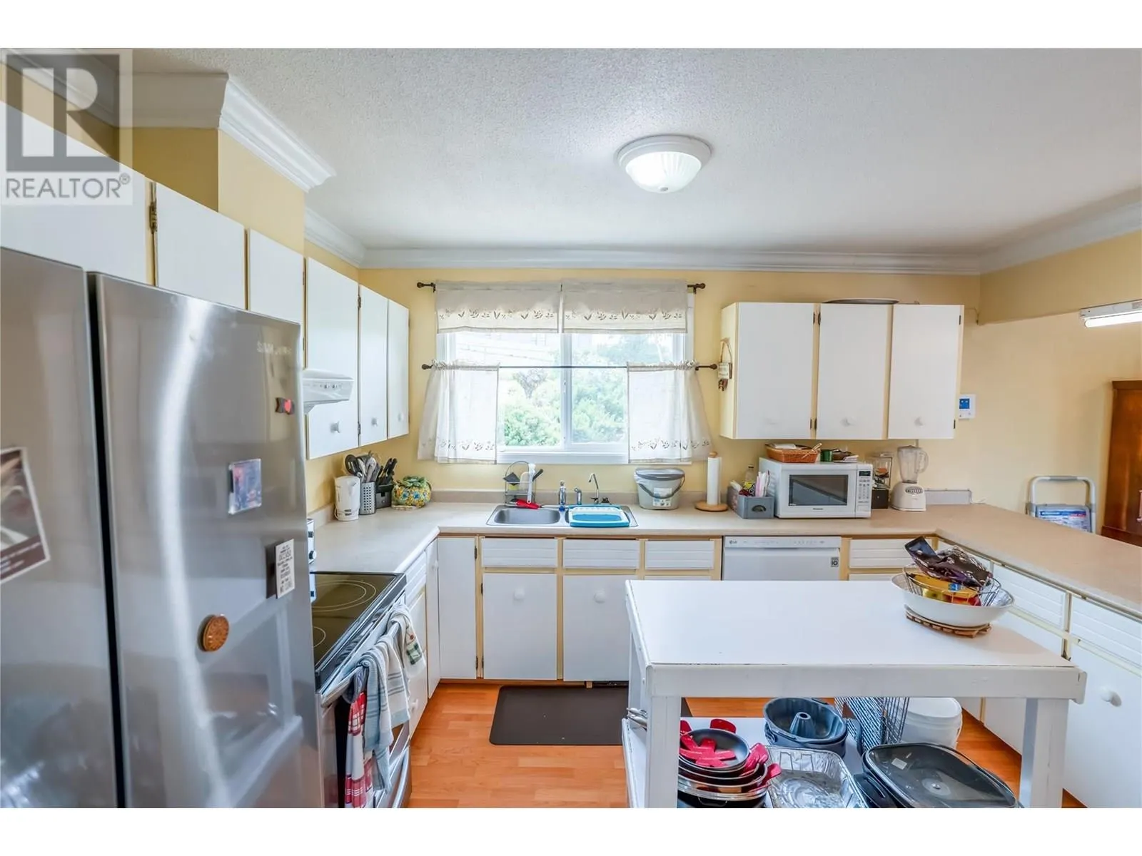 3700 17 Ave