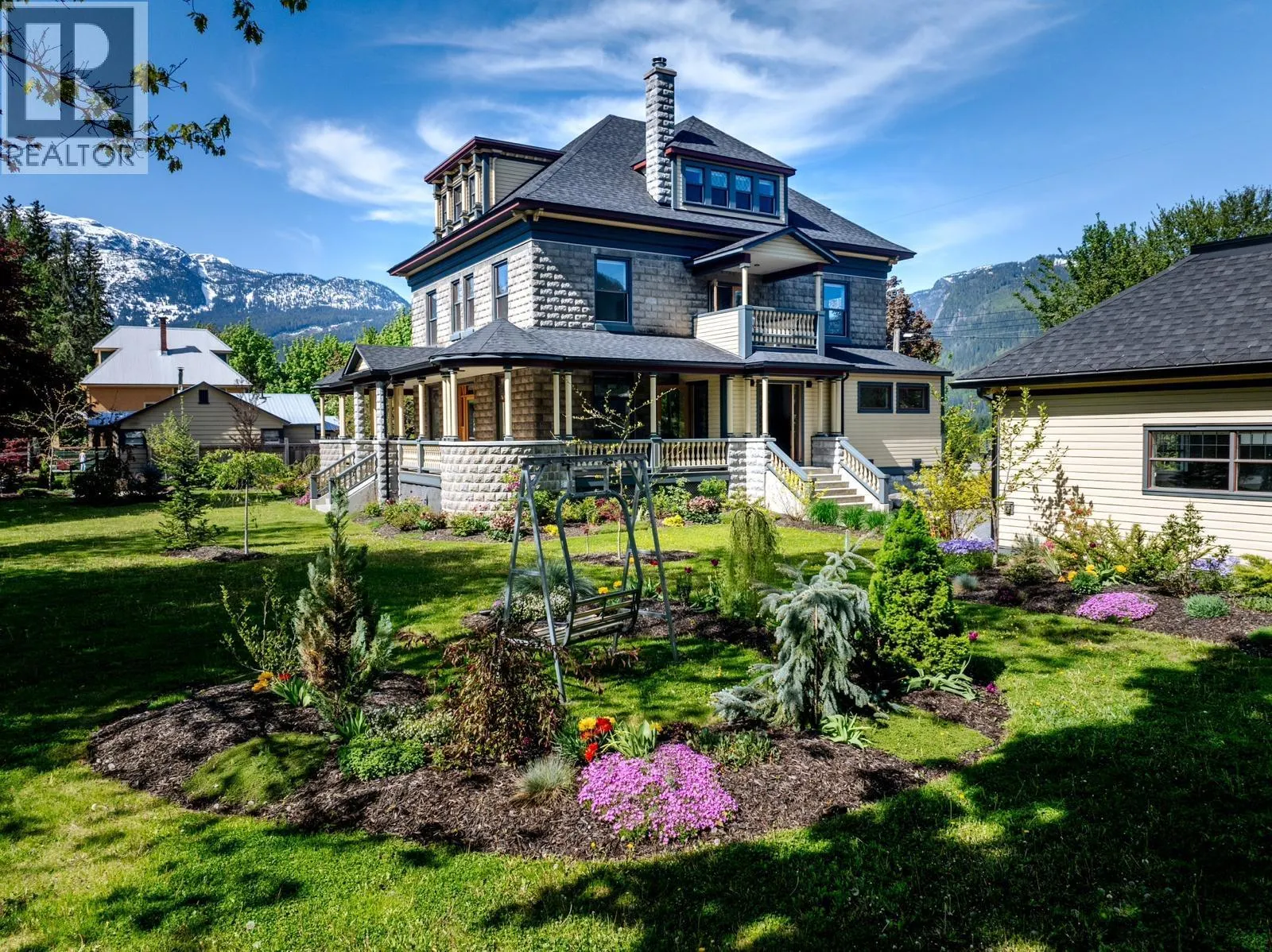 805 & 815 Mackenzie Avenue