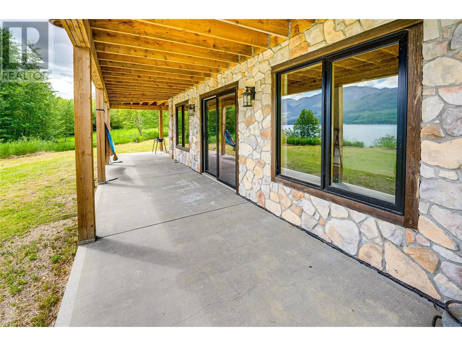 682 Lower Inonoaklin Road