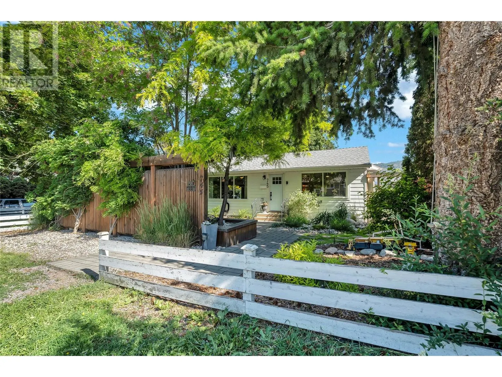 745 RITCHIE Avenue