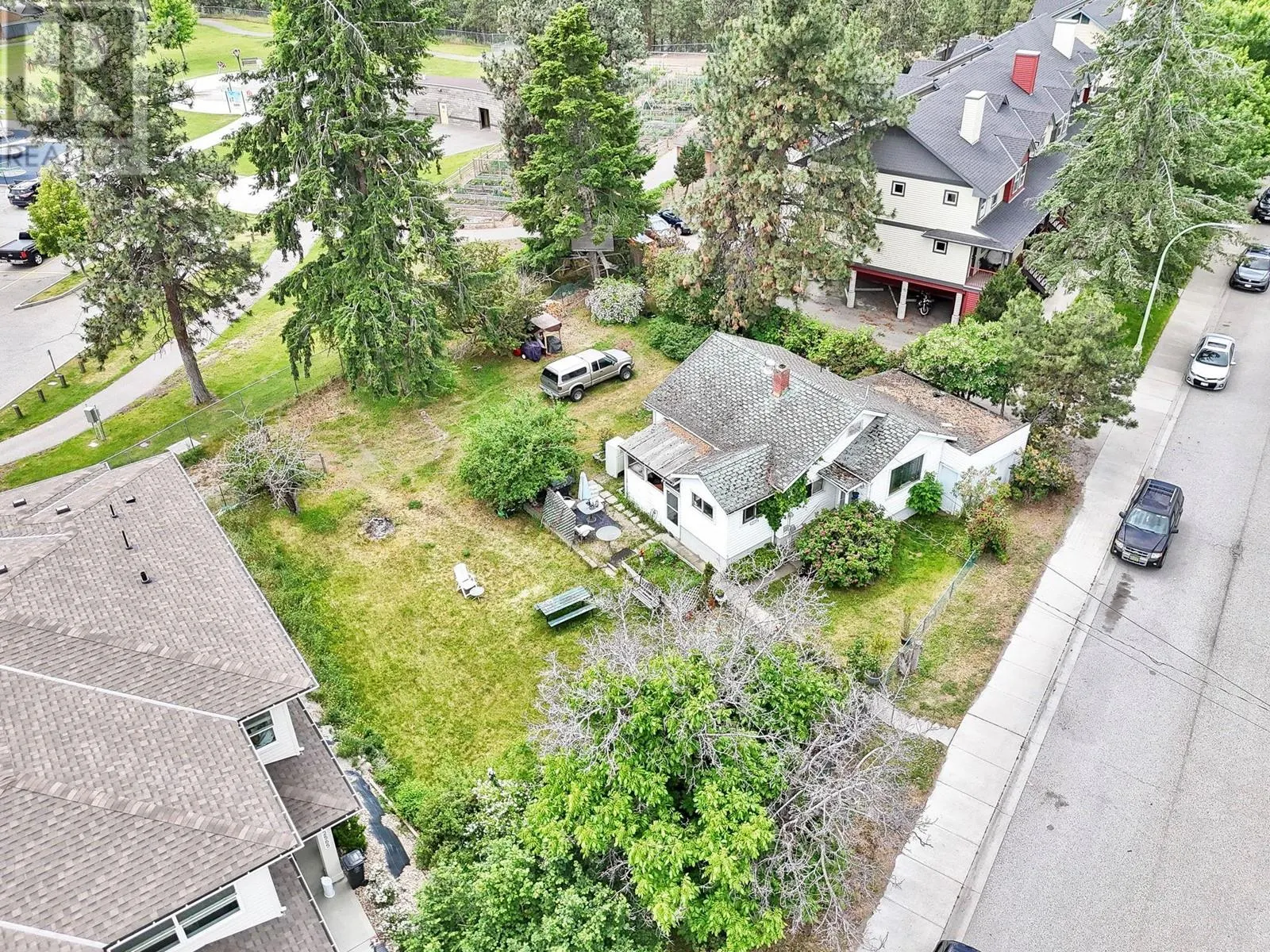 2571&2573 Hebert Road