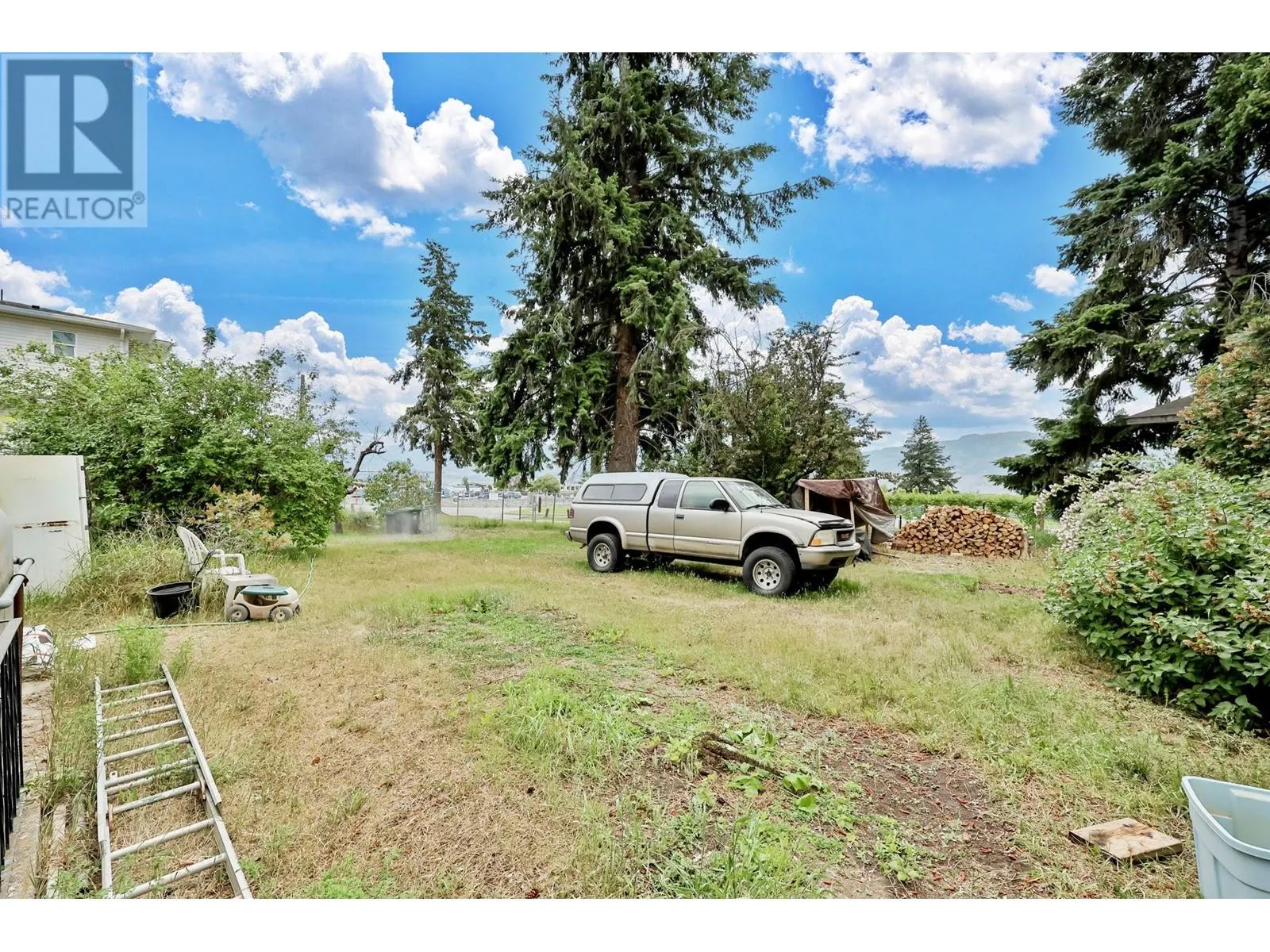2571&2573 Hebert Road