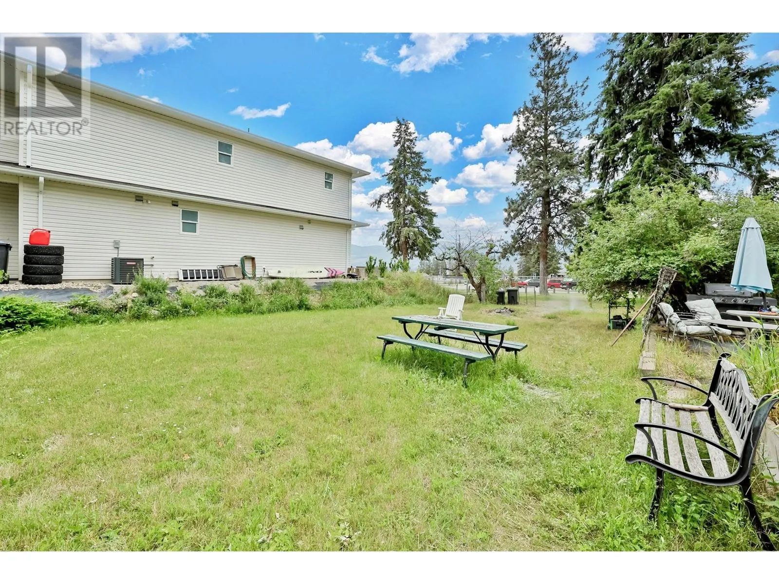 2571&2573 Hebert Road