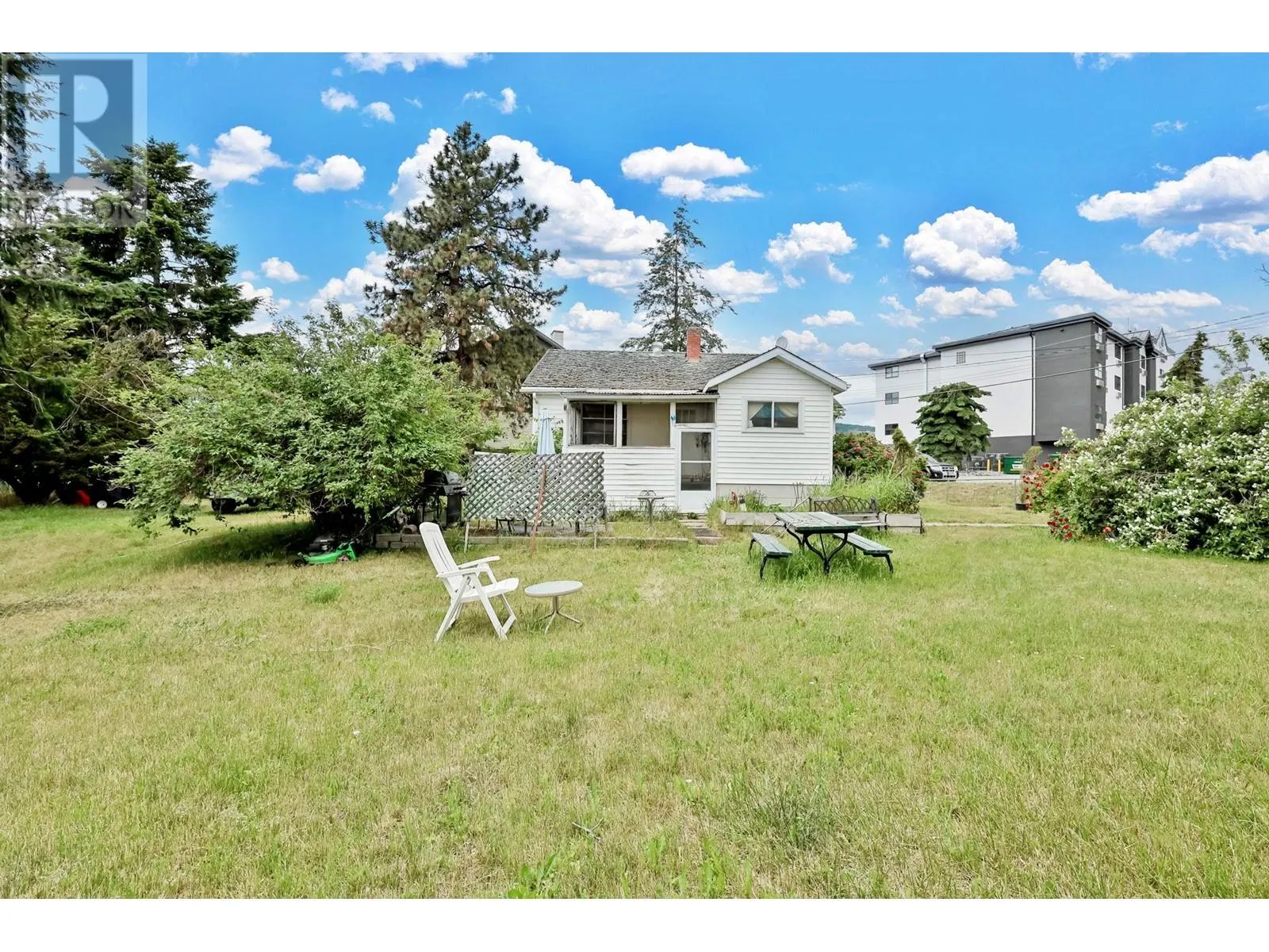 2571&2573 Hebert Road