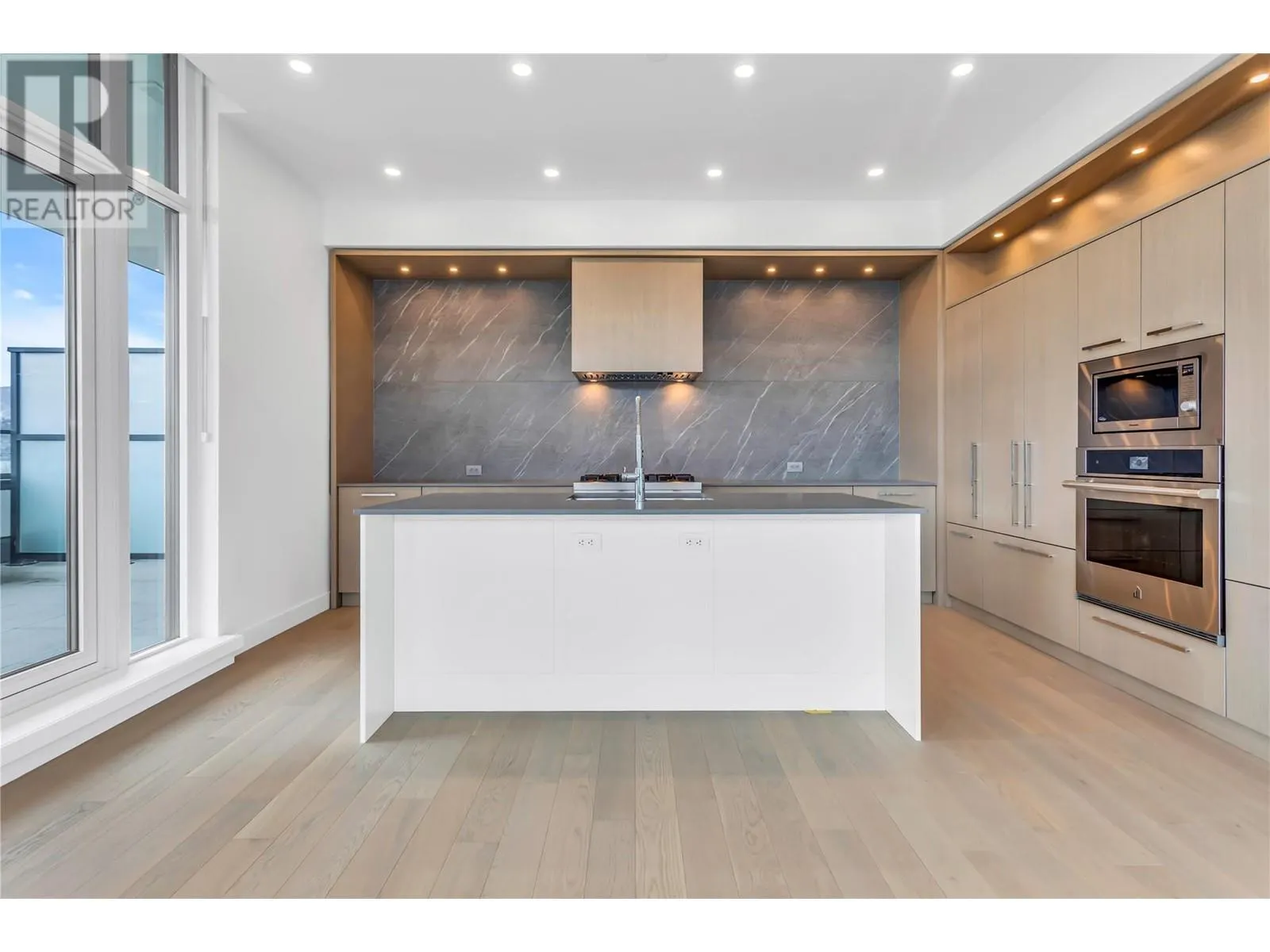 3389 Lakeshore Road Unit# 601