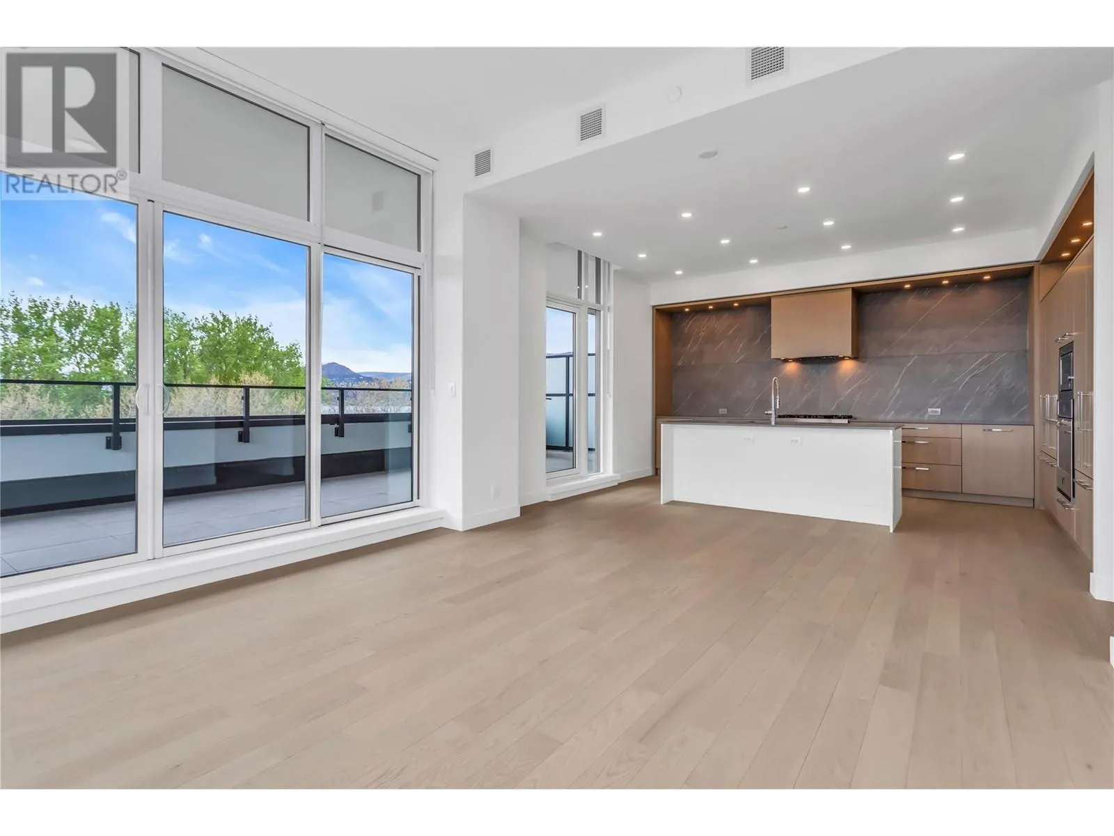 3389 Lakeshore Road Unit# 601