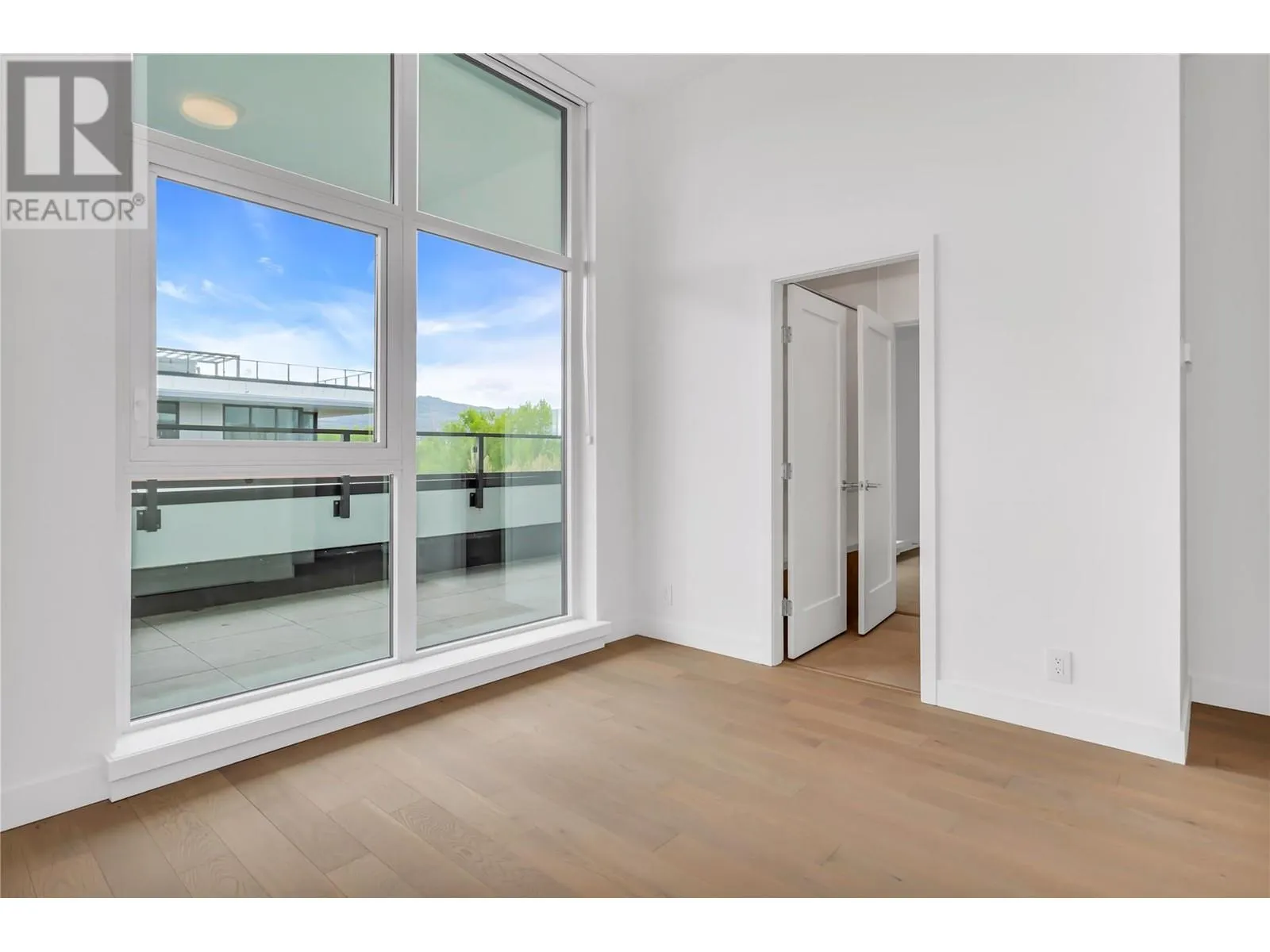 3389 Lakeshore Road Unit# 601