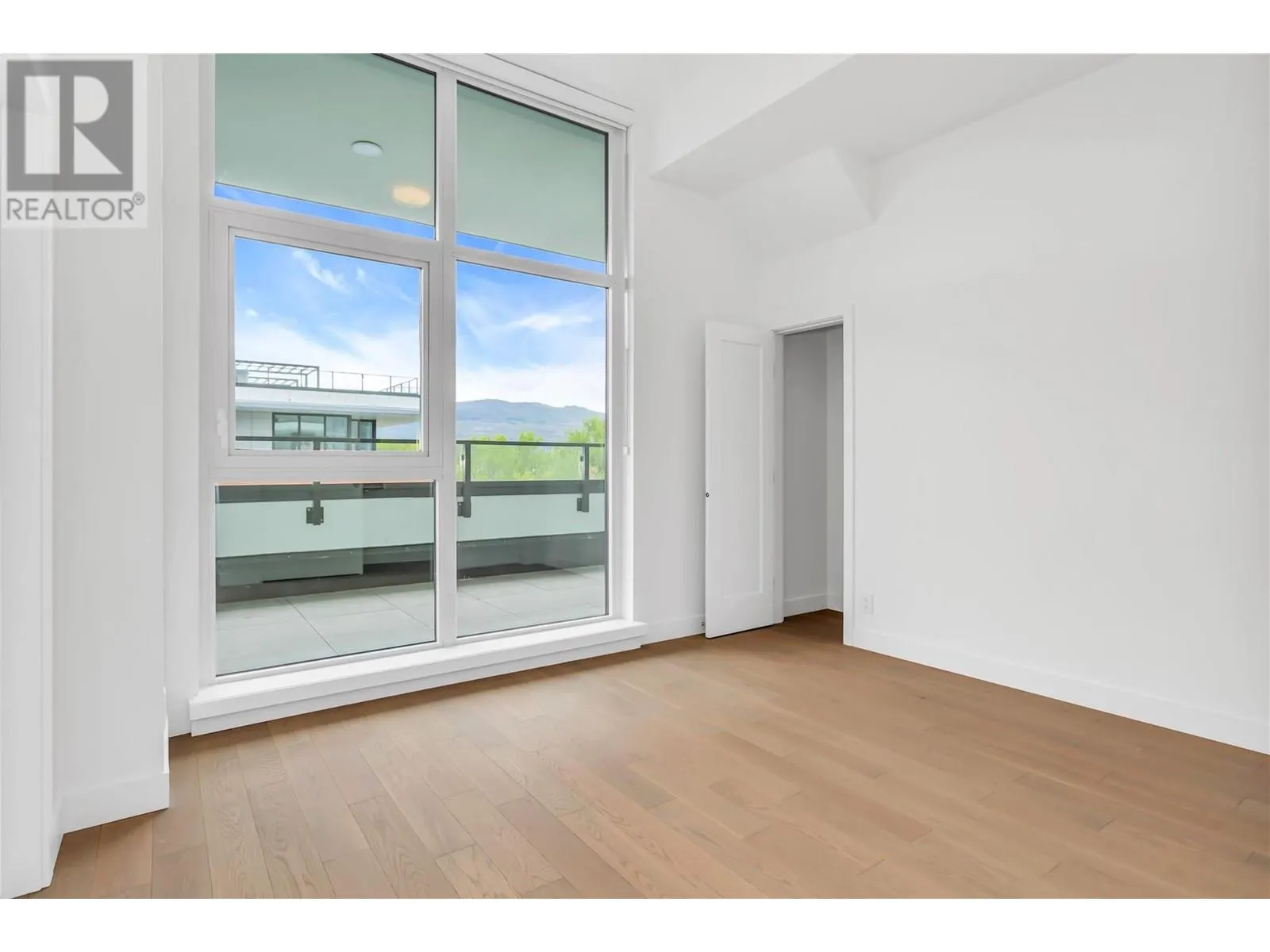 3389 Lakeshore Road Unit# 601