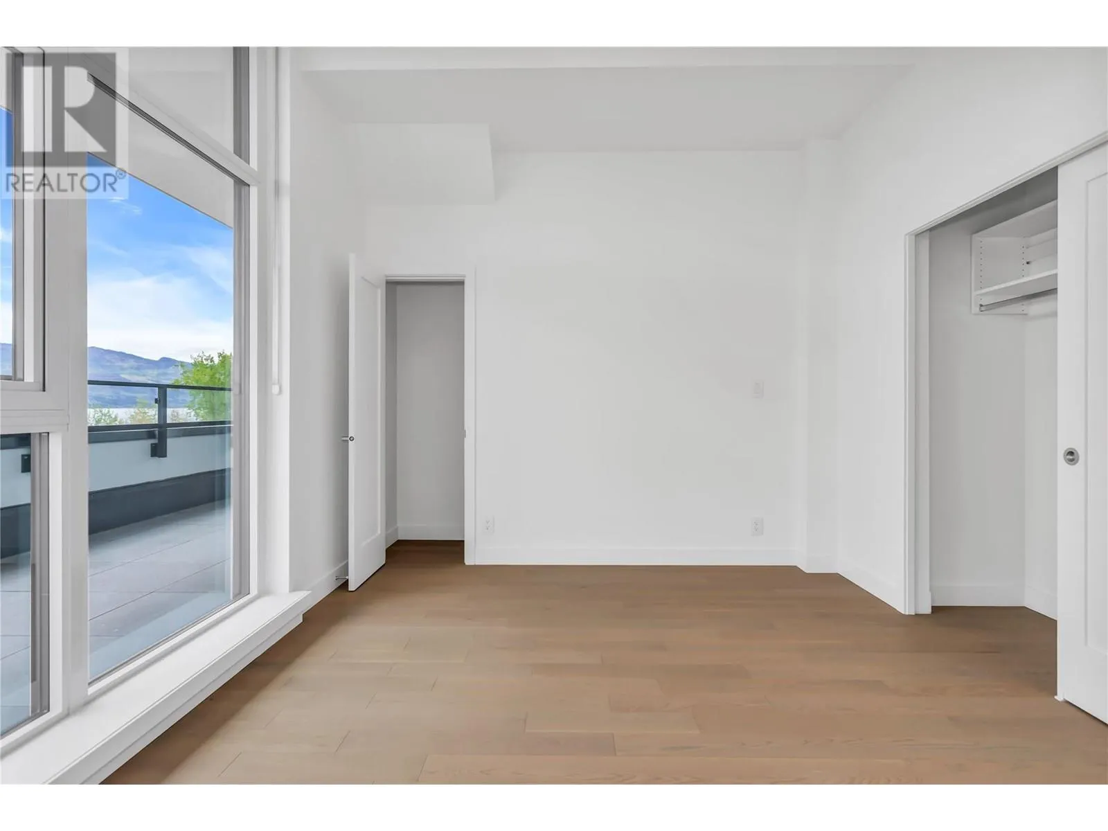 3389 Lakeshore Road Unit# 601