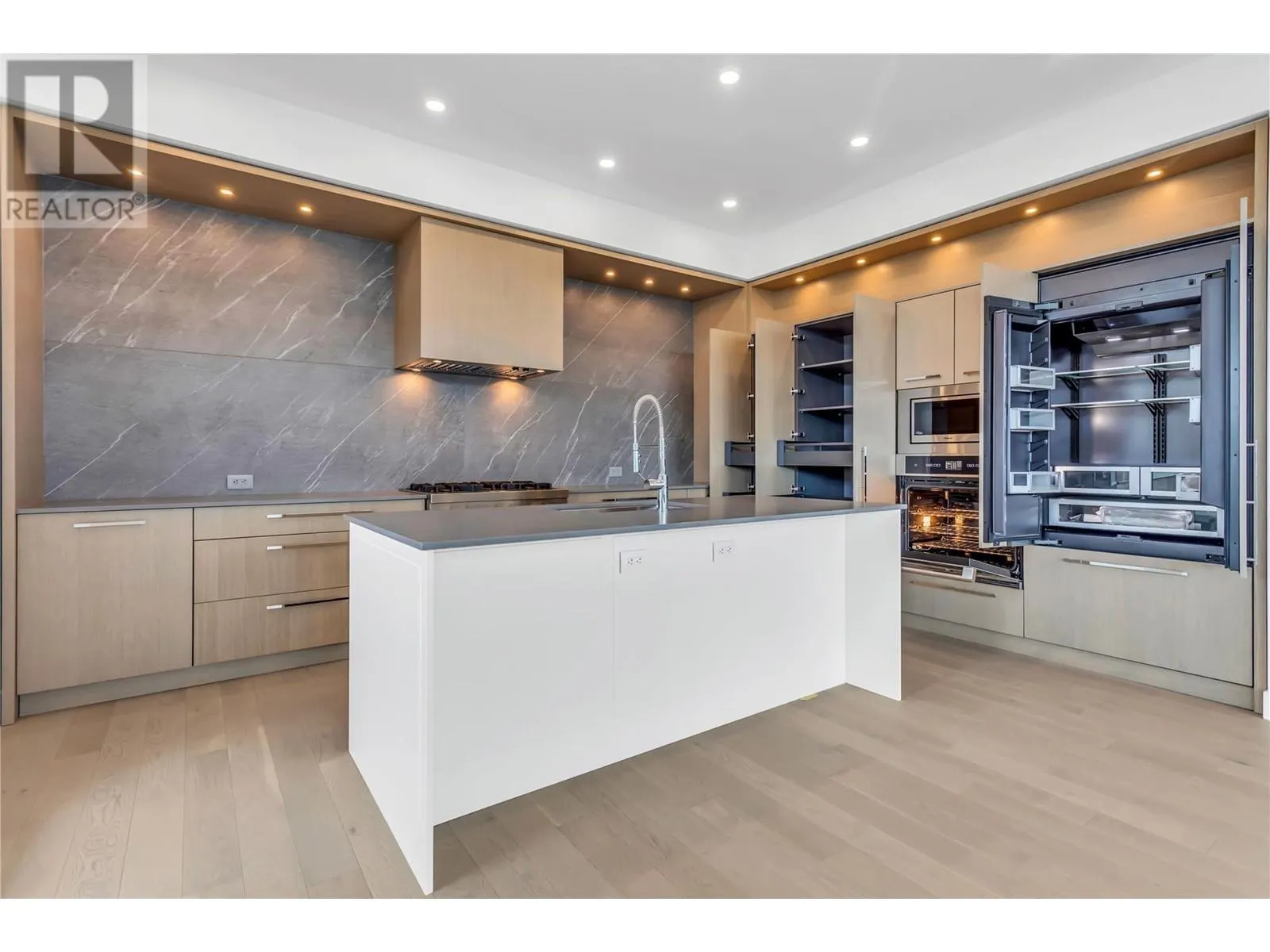 3389 Lakeshore Road Unit# 601
