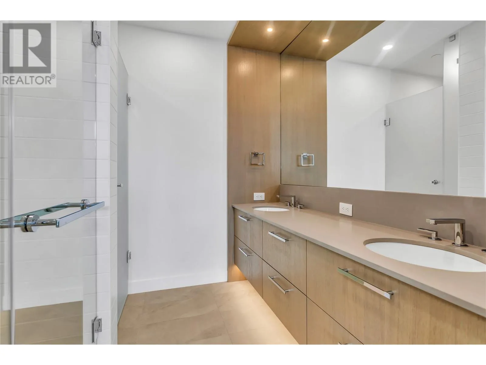3389 Lakeshore Road Unit# 601