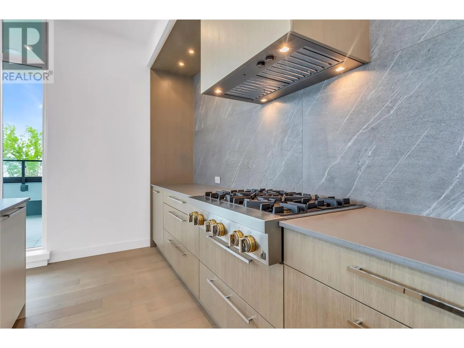 3389 Lakeshore Road Unit# 601