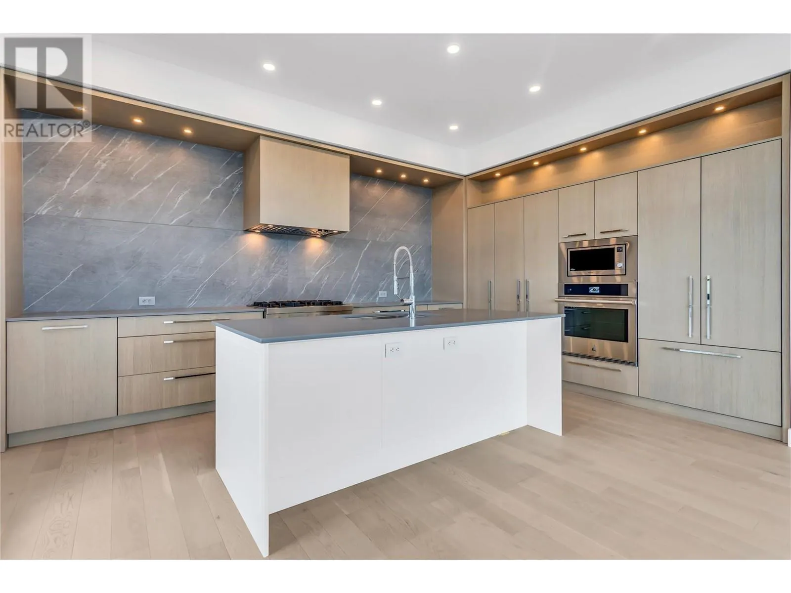 3389 Lakeshore Road Unit# 601