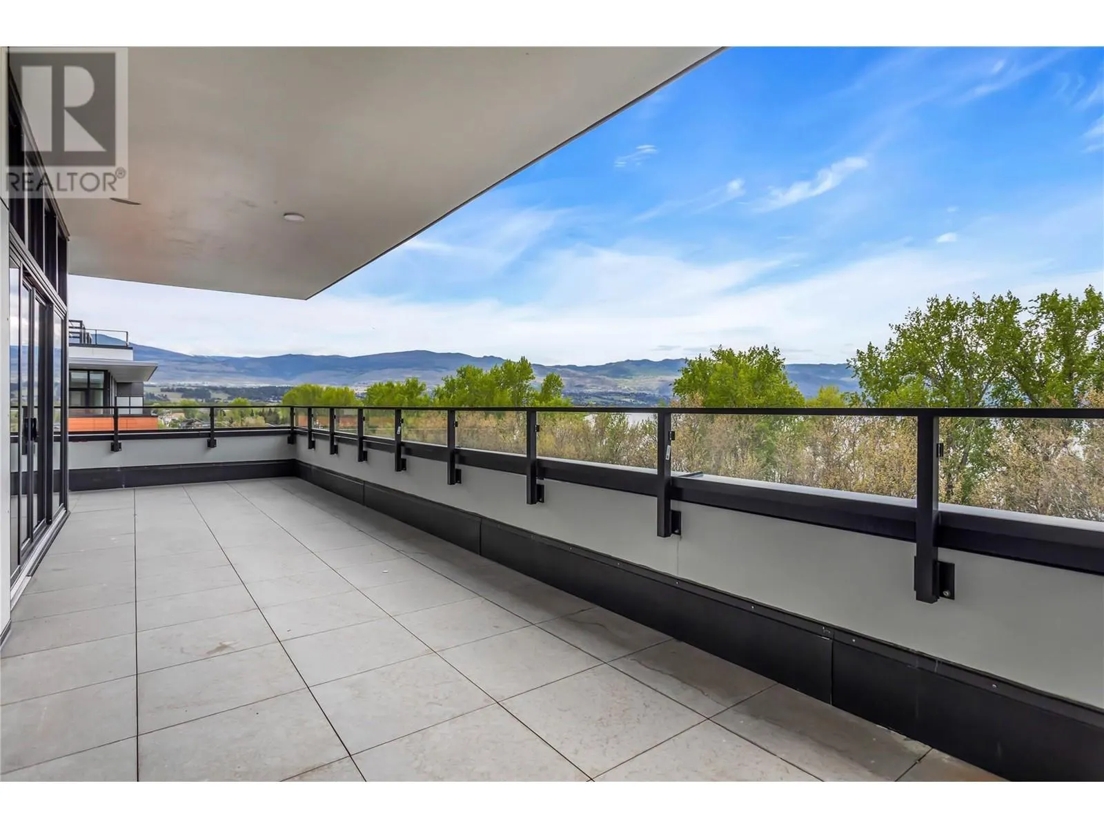 3389 Lakeshore Road Unit# 601