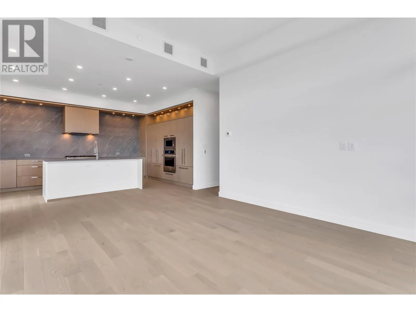 3389 Lakeshore Road Unit# 601