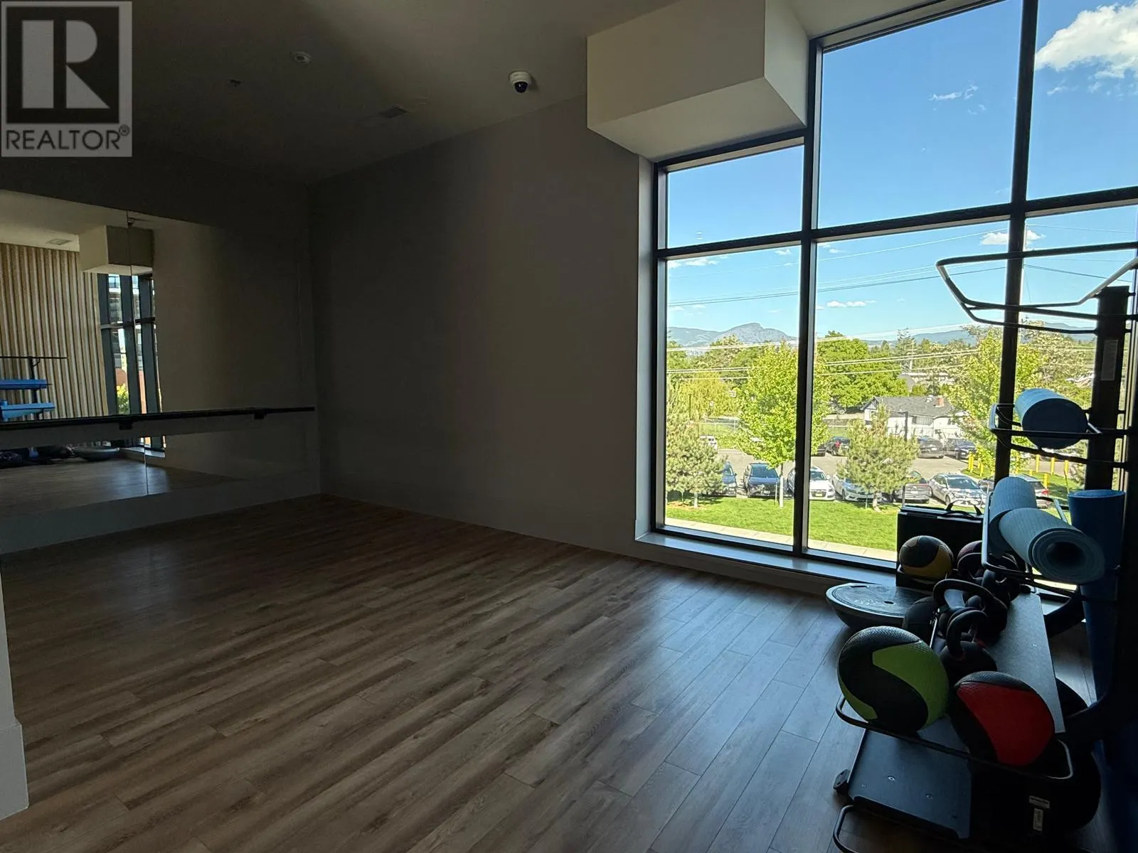 3409 Lakeshore Road Unit# 405