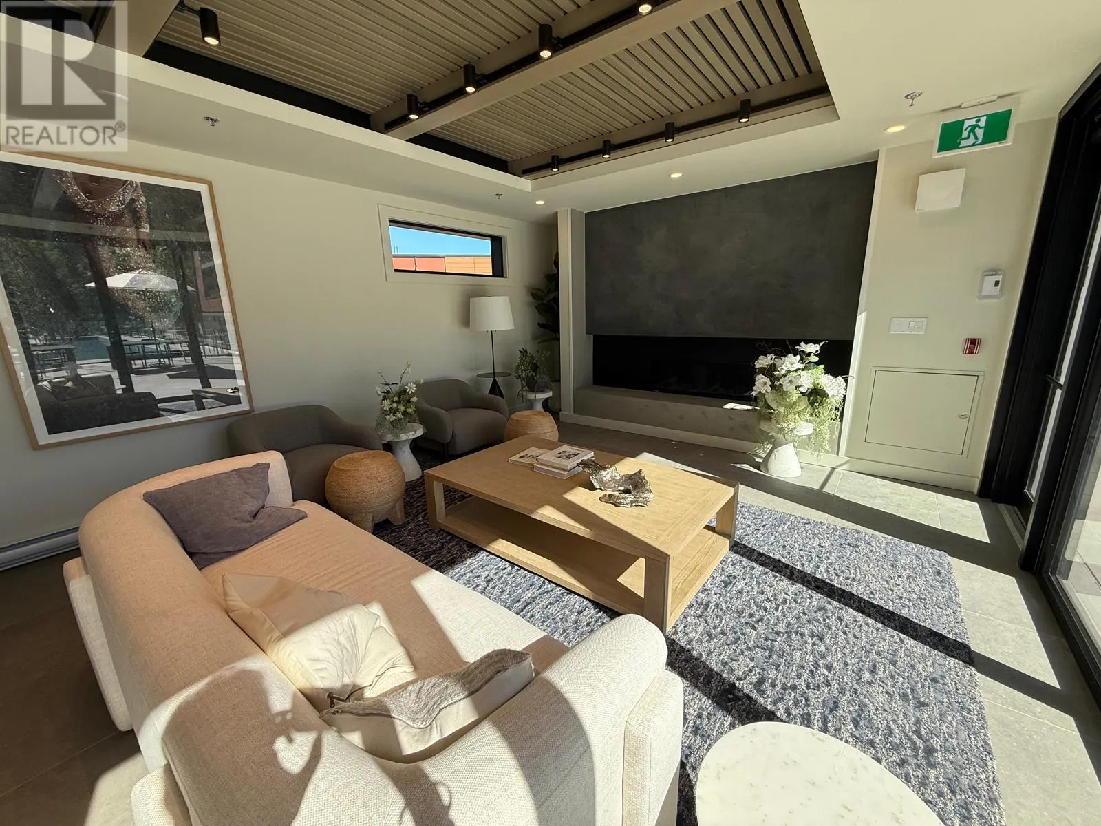 3409 Lakeshore Road Unit# 405