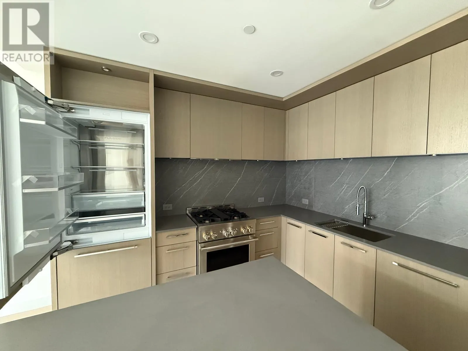 3409 Lakeshore Road Unit# 405