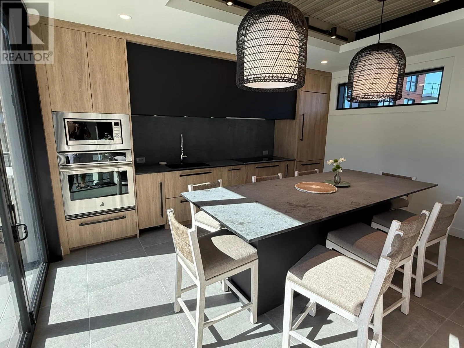 3409 Lakeshore Road Unit# 405