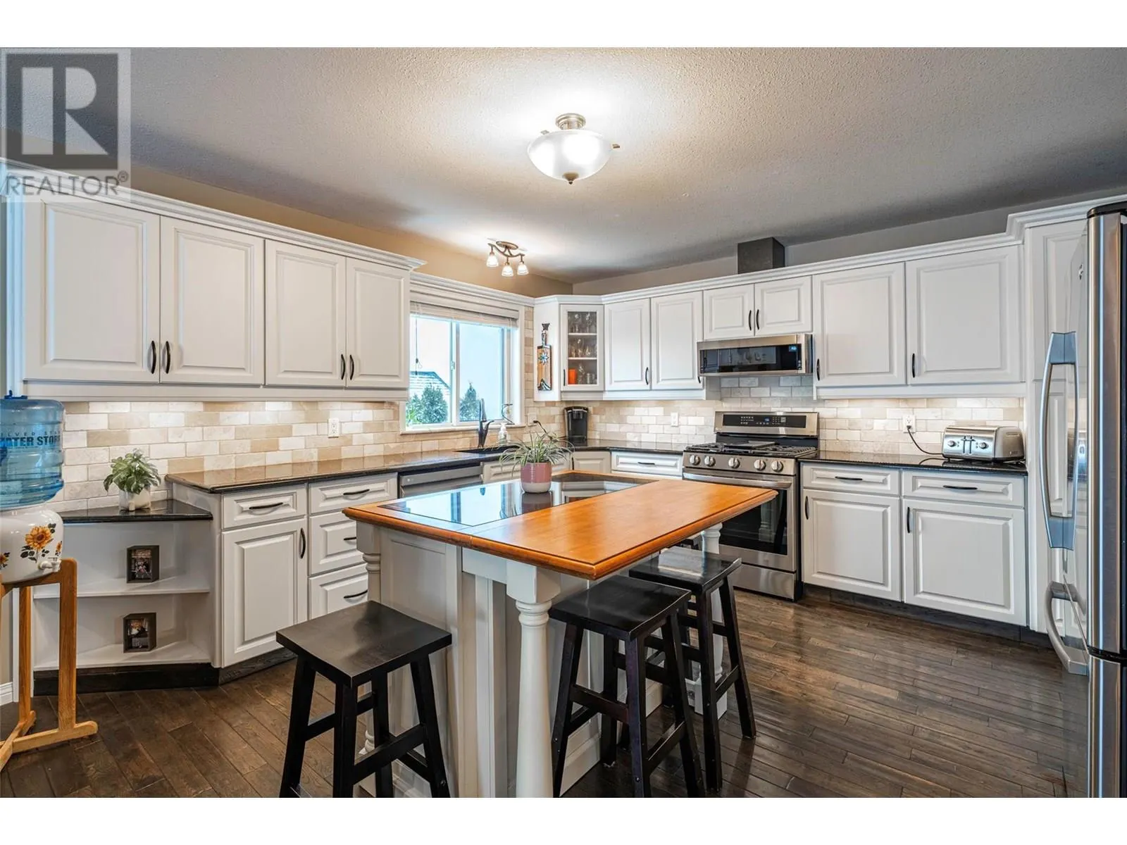 6769 Foothills Drive