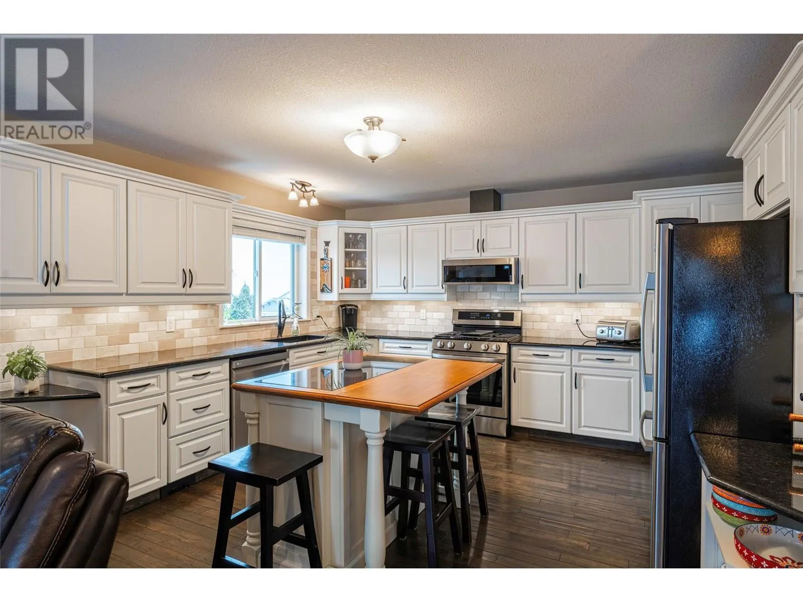 6769 Foothills Drive