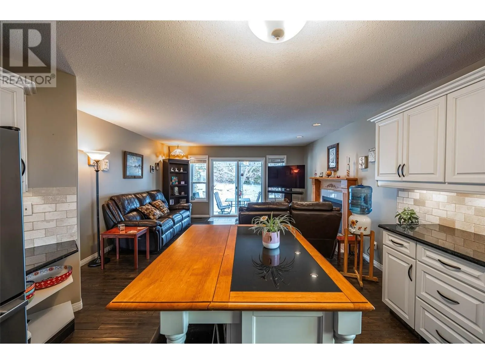 6769 Foothills Drive