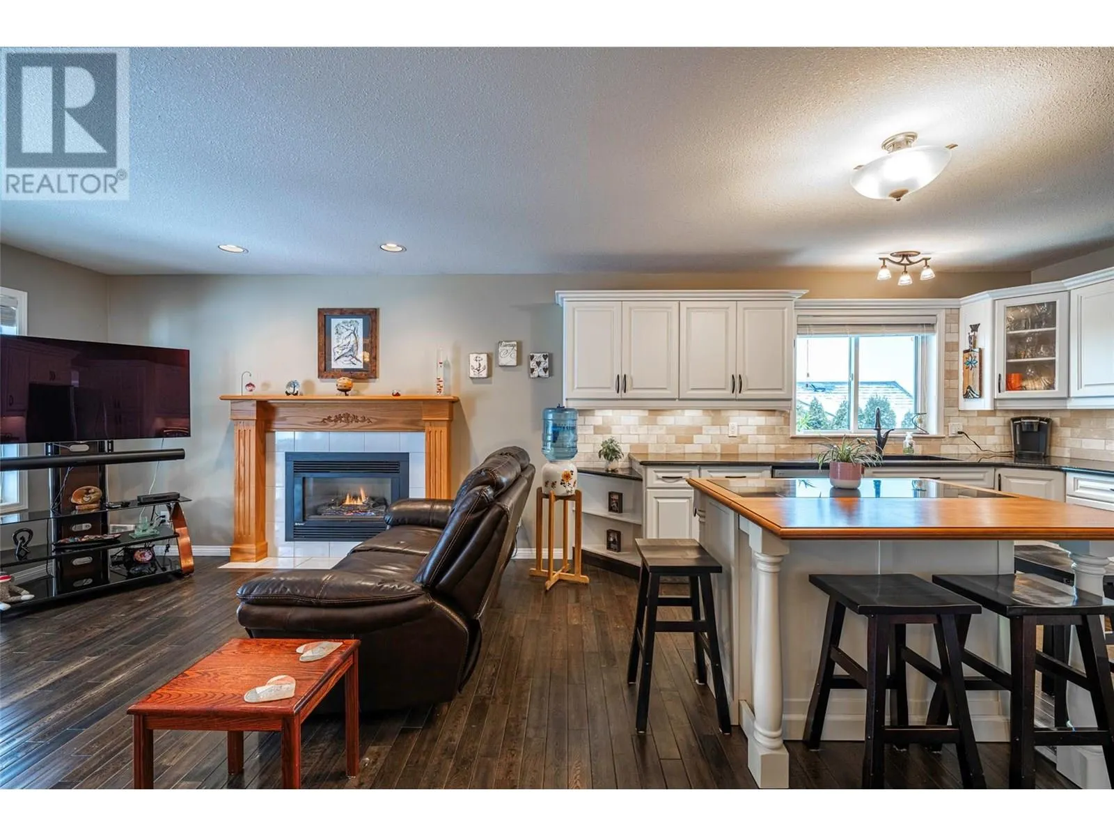 6769 Foothills Drive