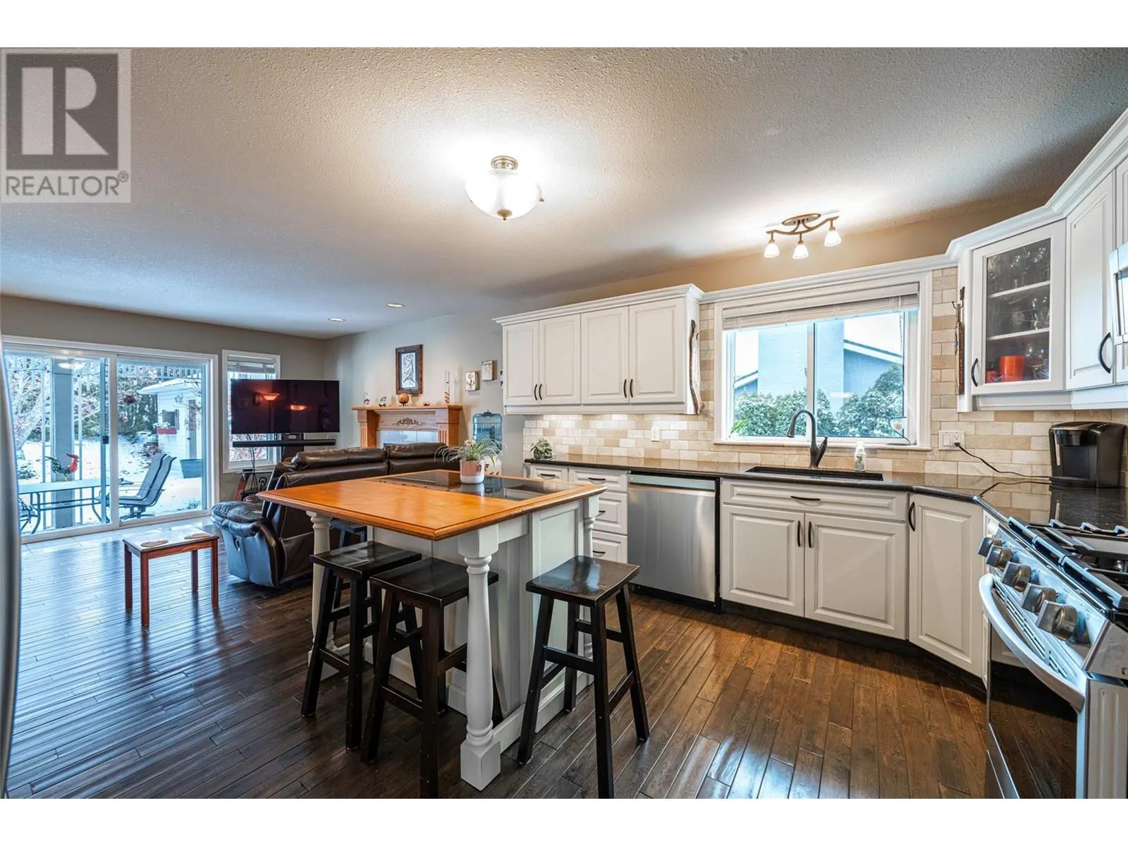 6769 Foothills Drive
