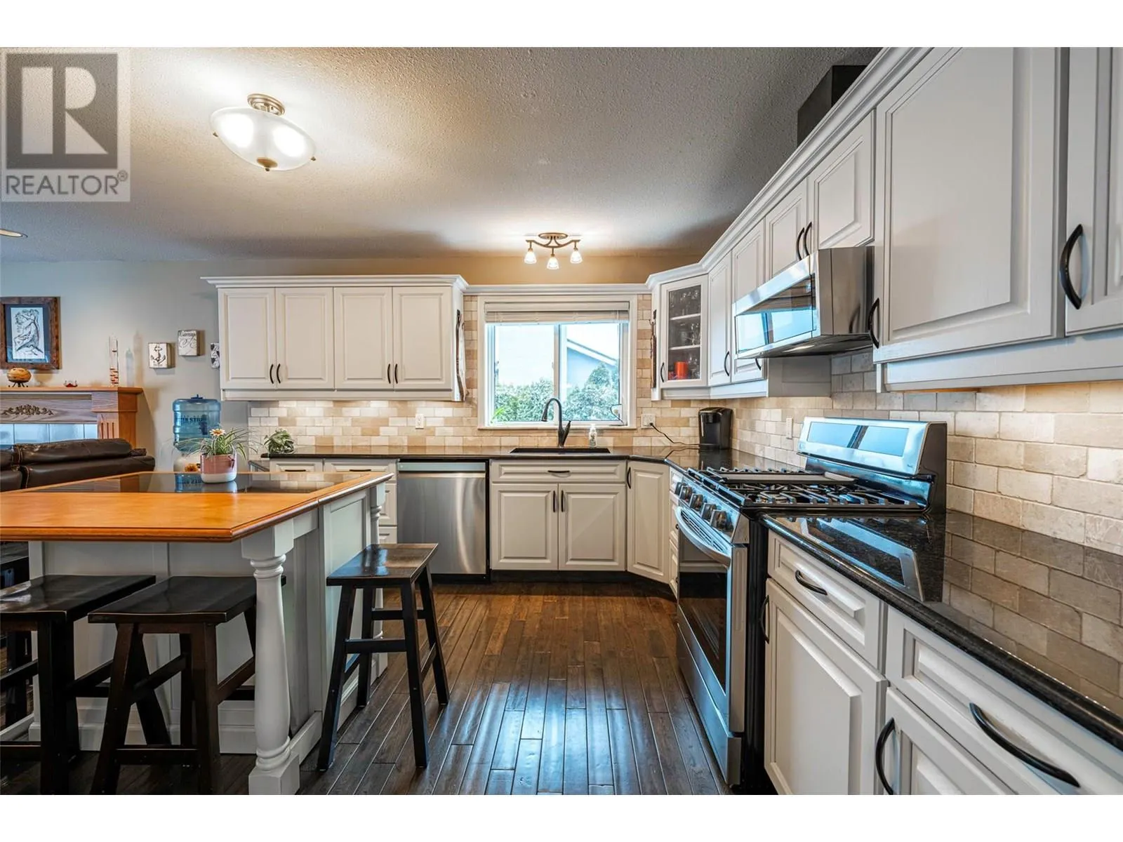 6769 Foothills Drive