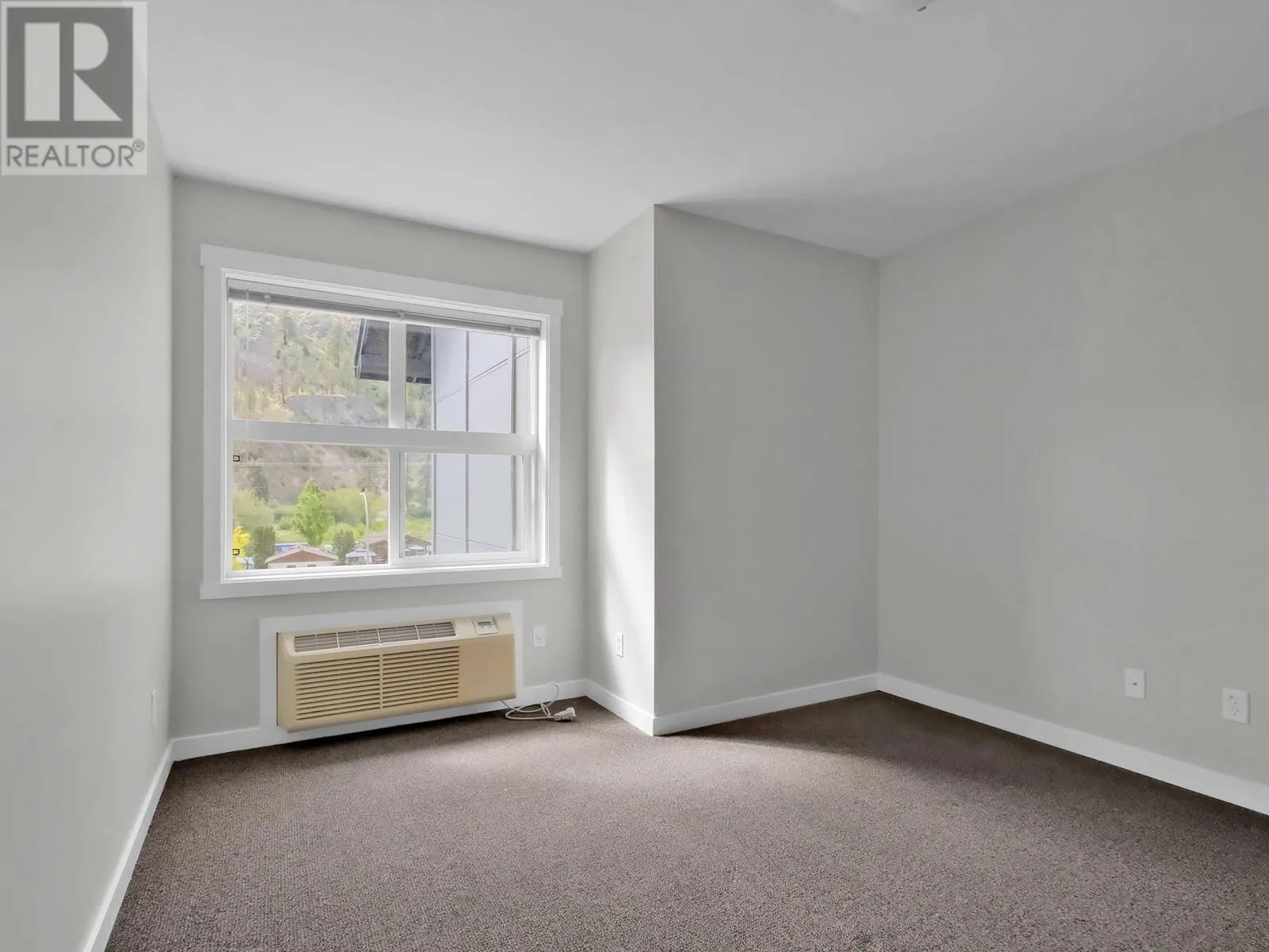 1479 Glenmore Road N Unit# 302