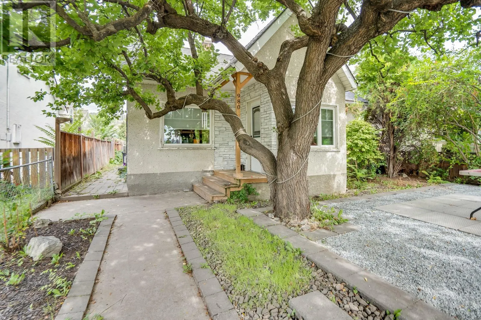 980 Coronation Avenue