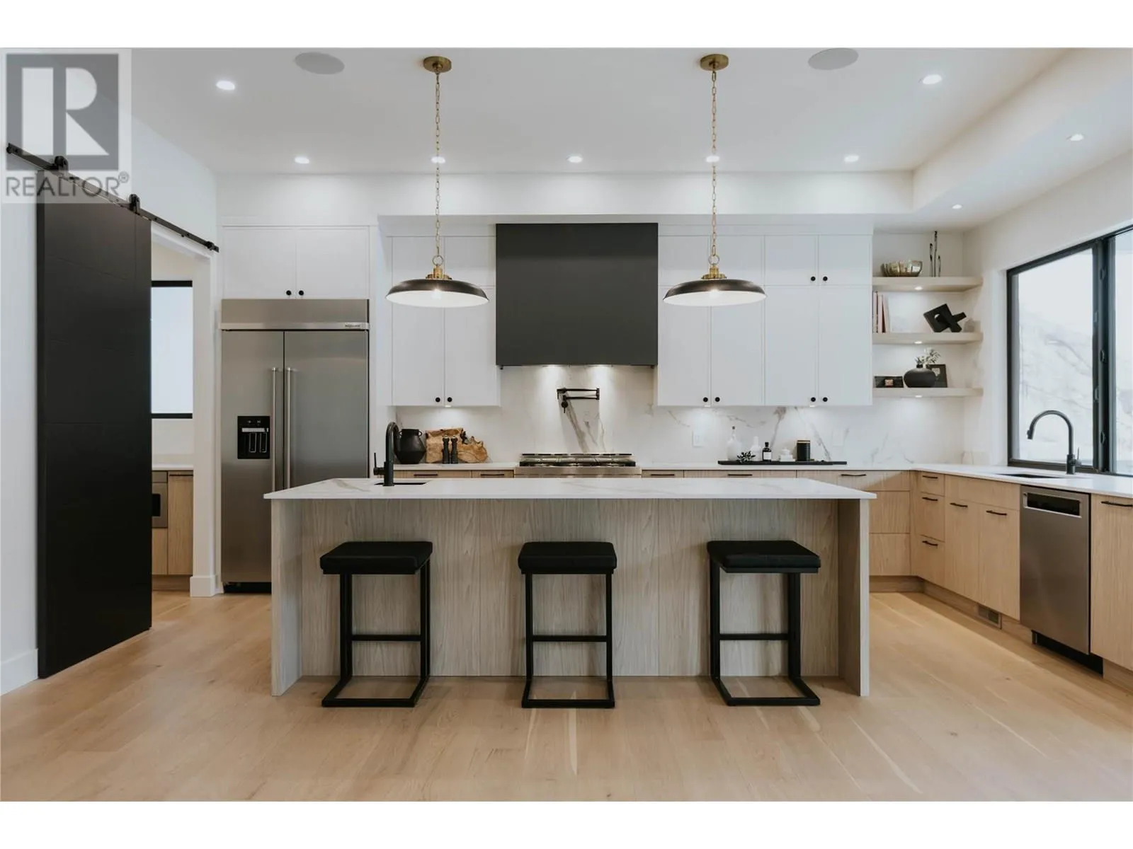 5533 Foothill Court