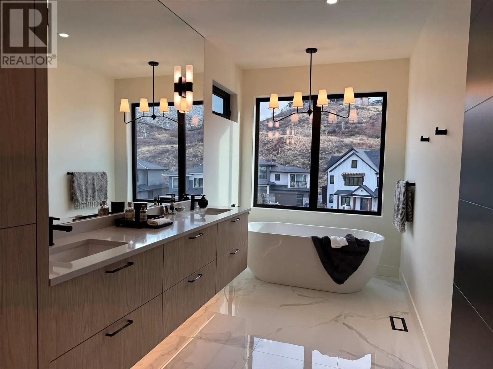 5533 Foothill Court