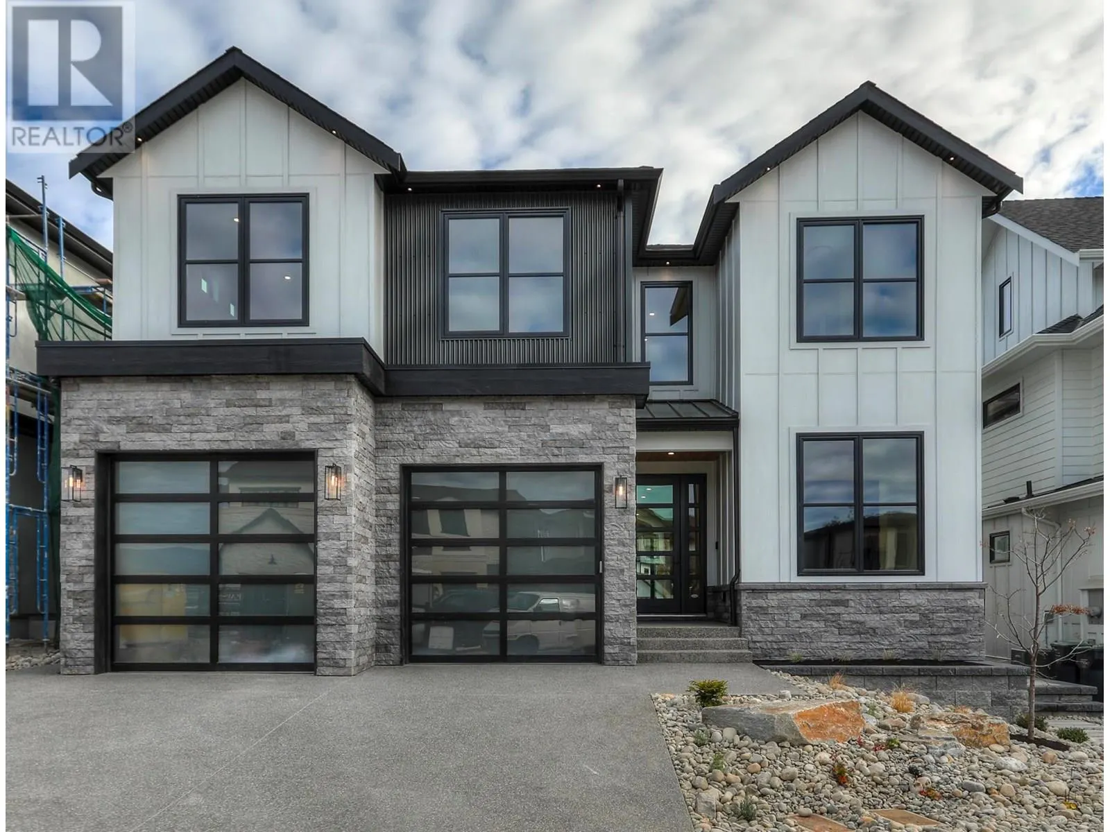 5533 Foothill Court