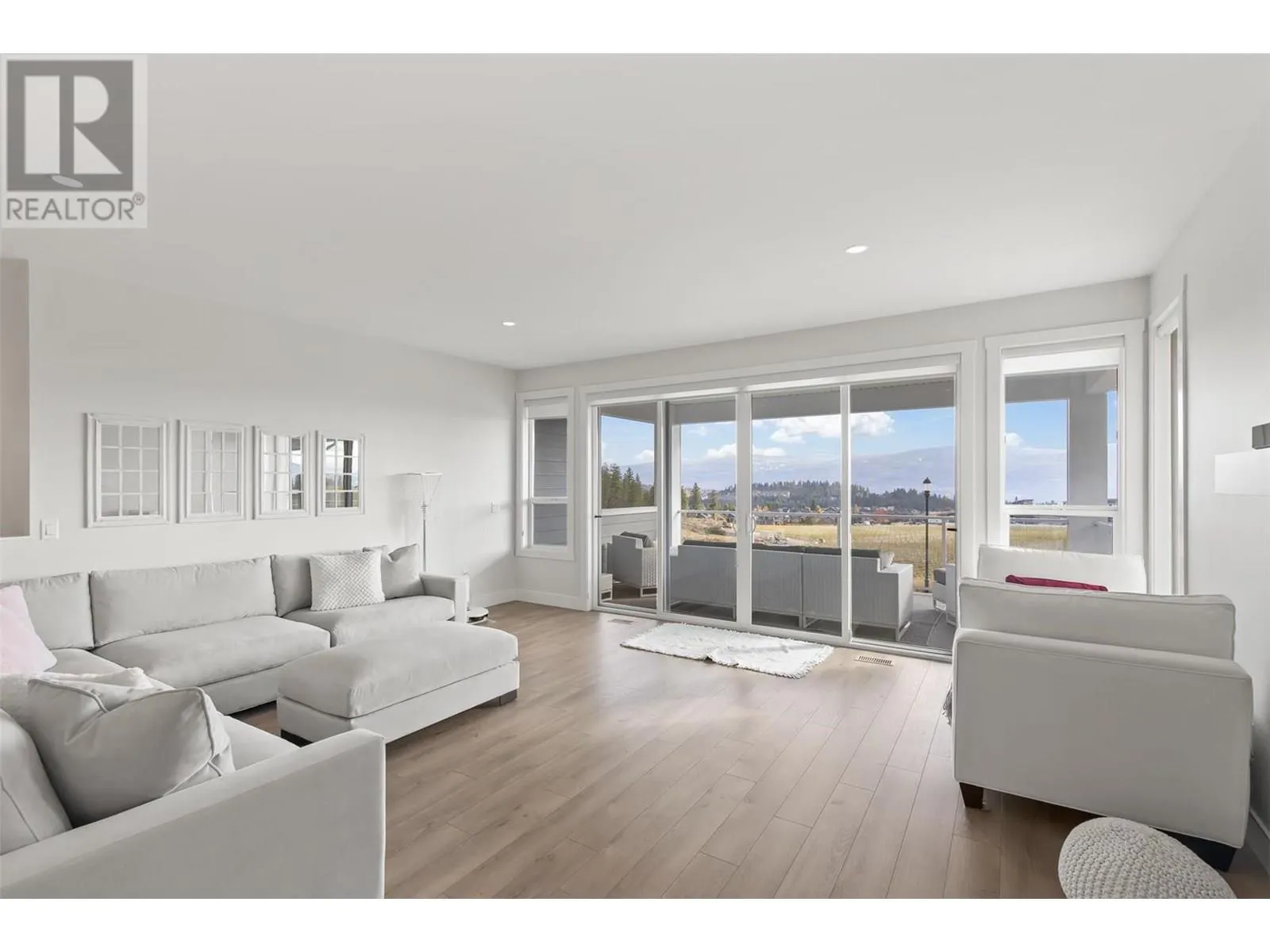 2612 Paramount Drive