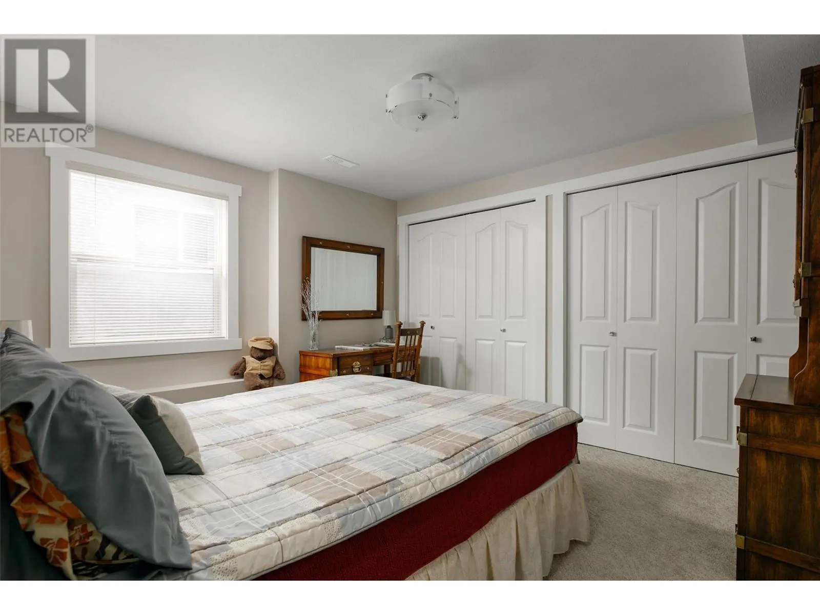 1043 Caledonia Way