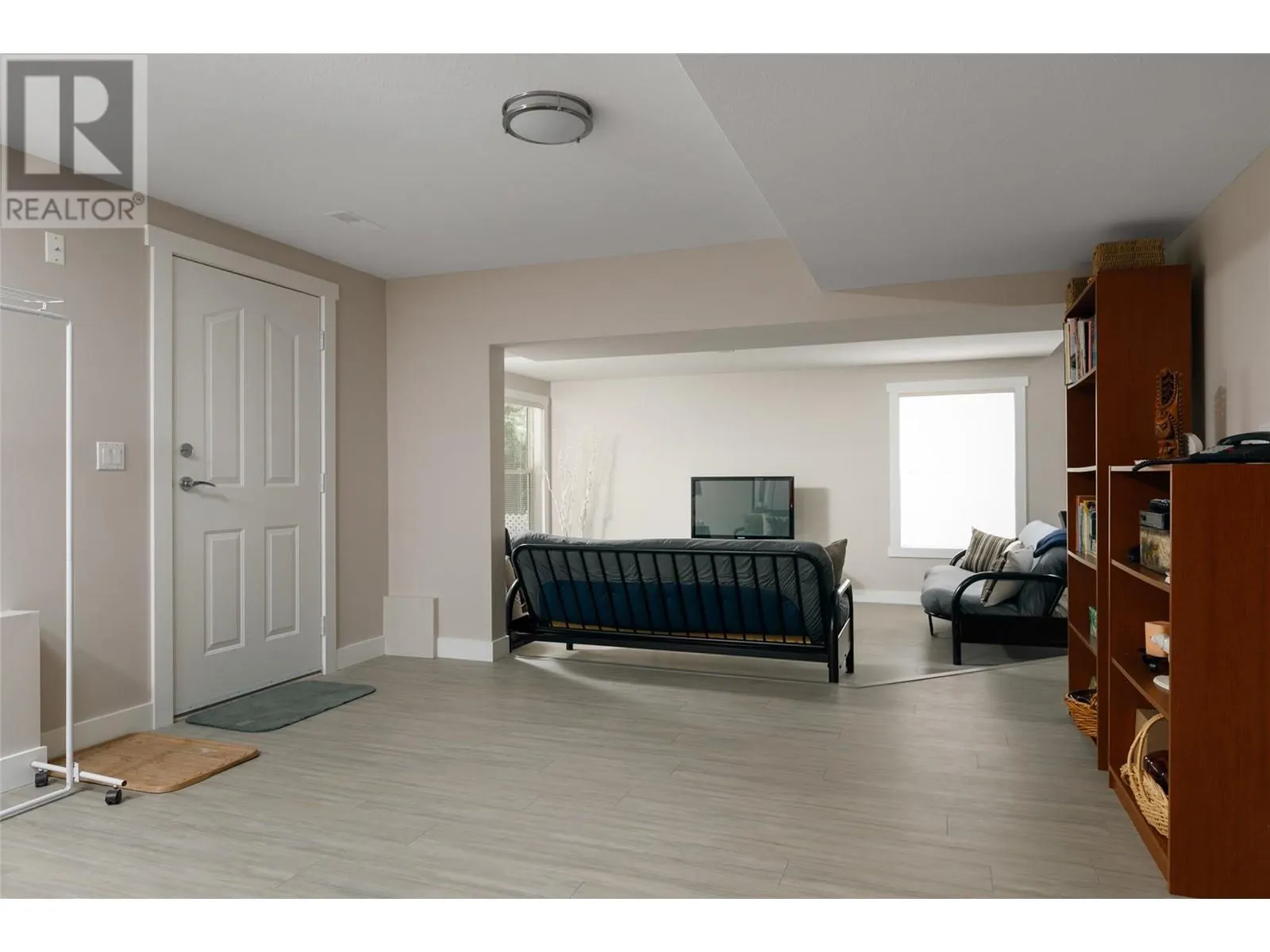 1043 Caledonia Way