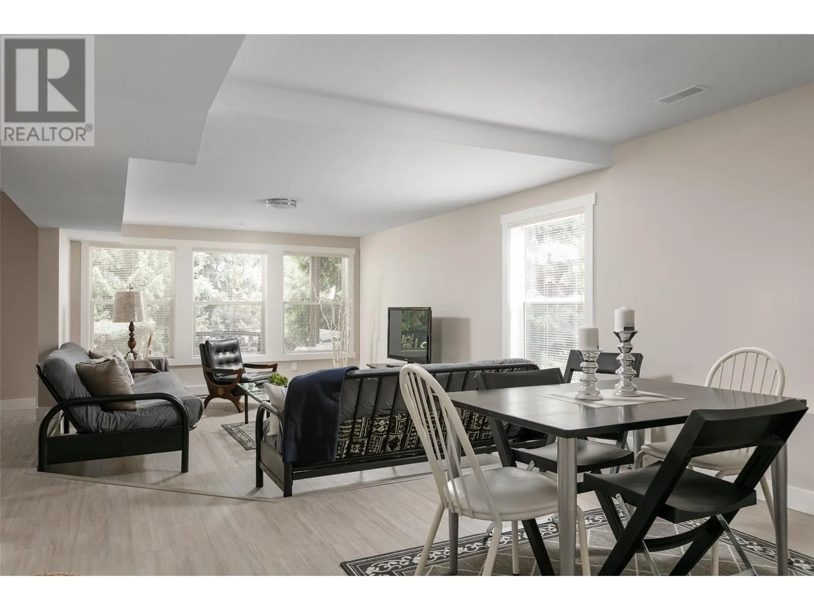 1043 Caledonia Way