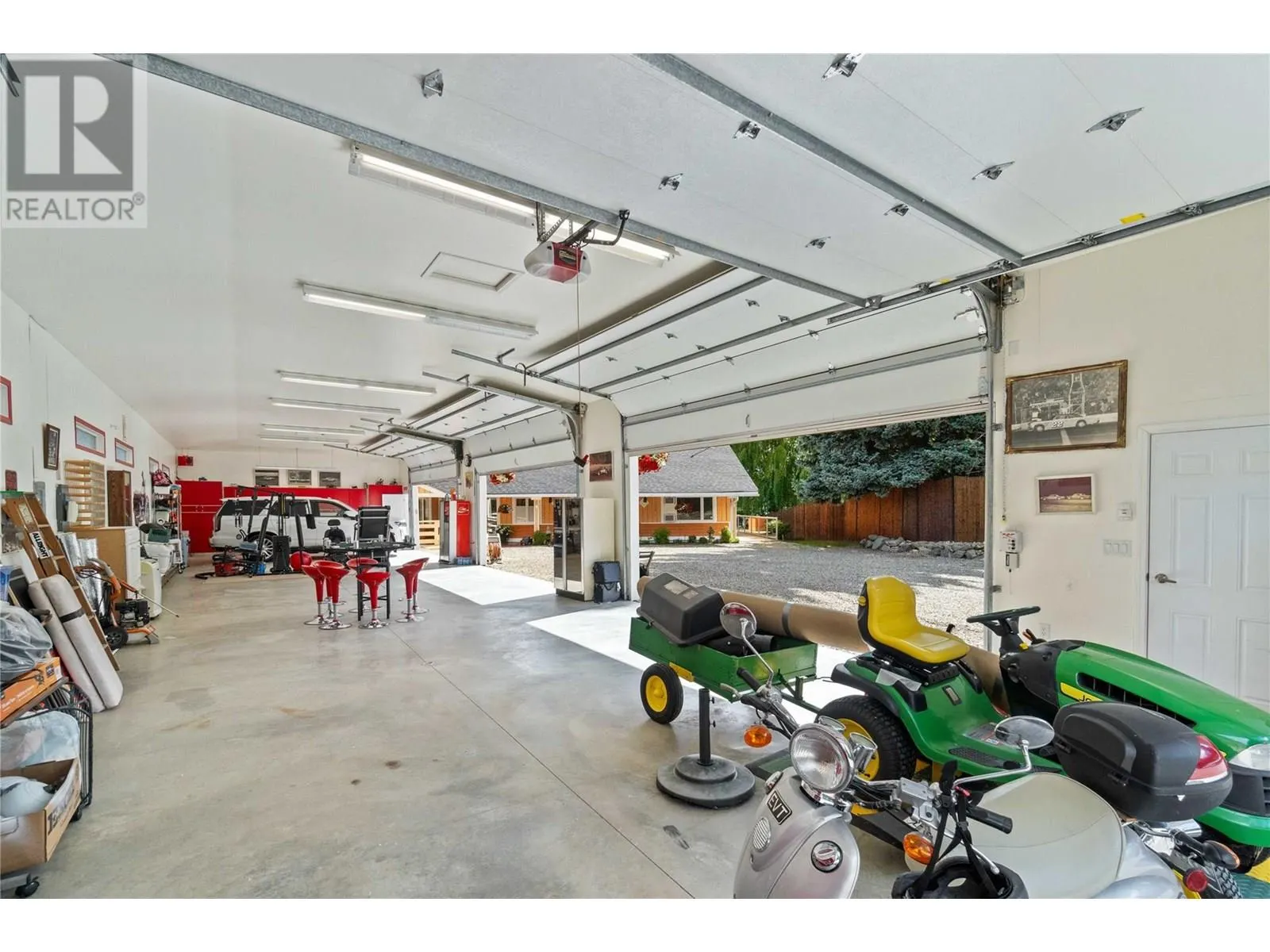 957 Garroway Road