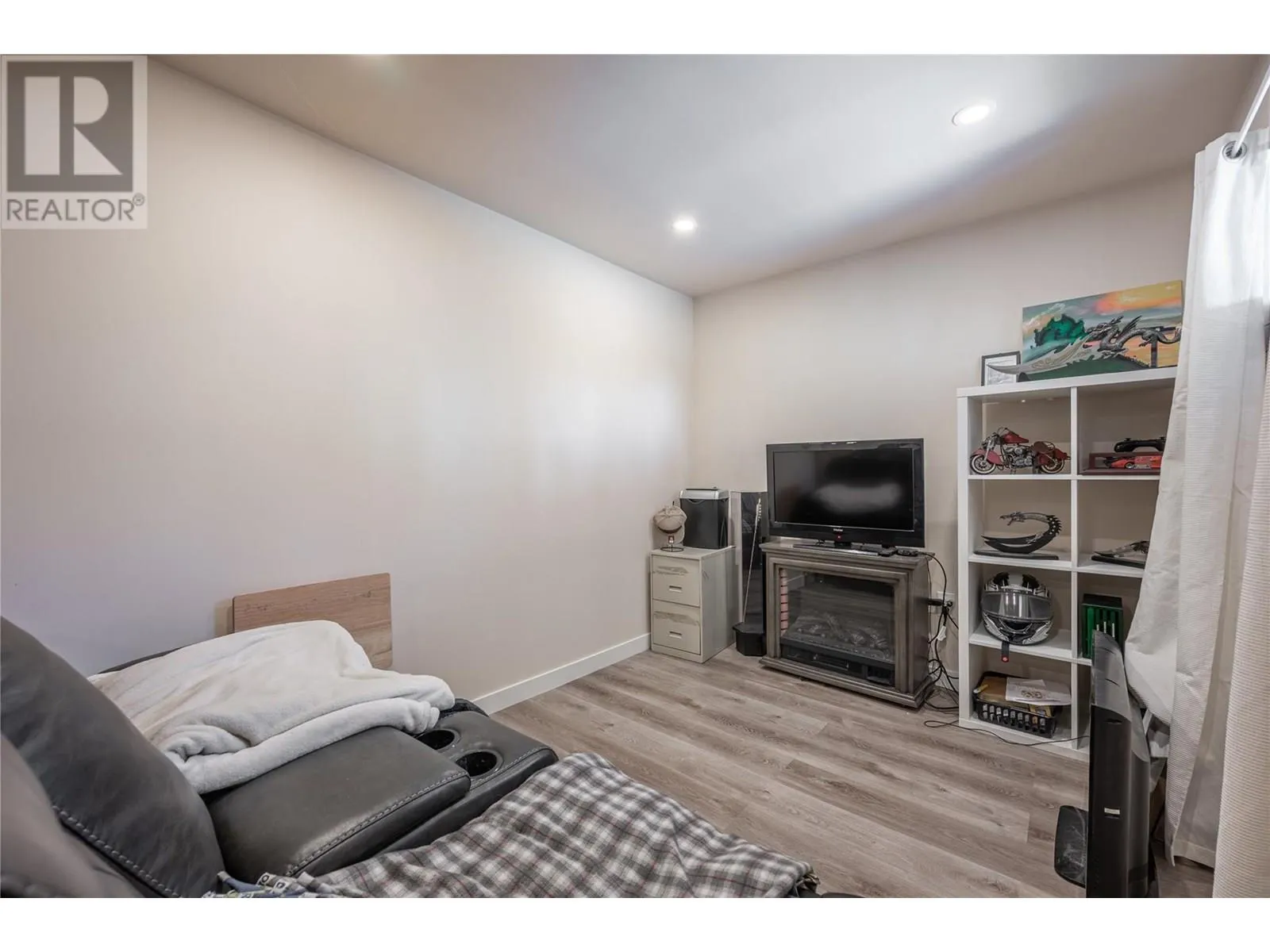 292 JUNIPER Drive