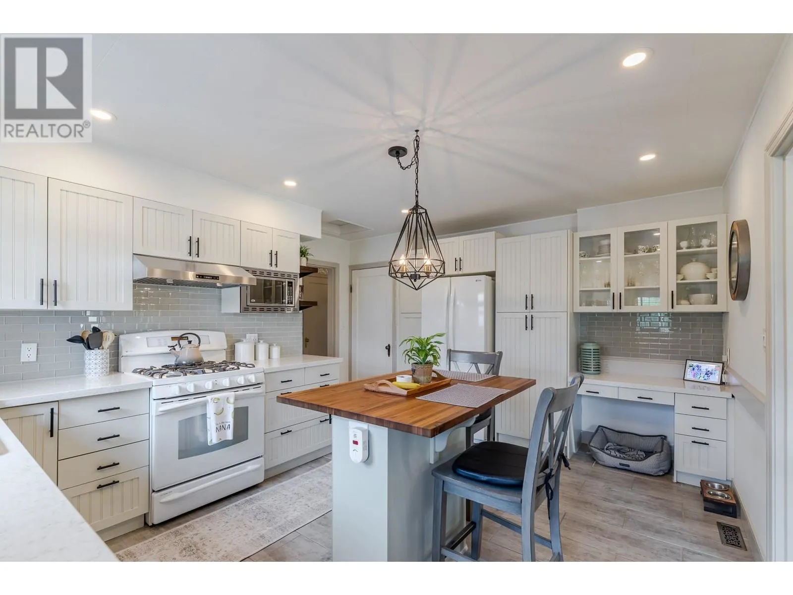 12411 Victoria Road S