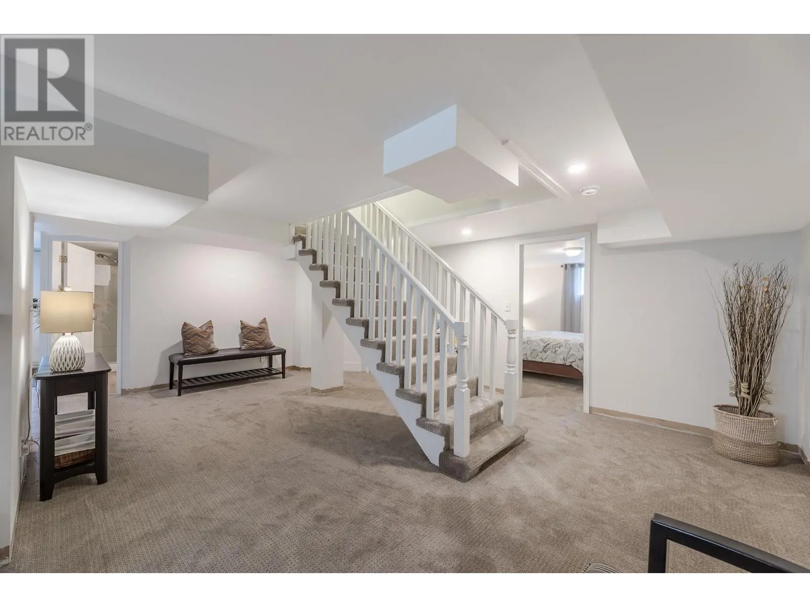 12411 Victoria Road S