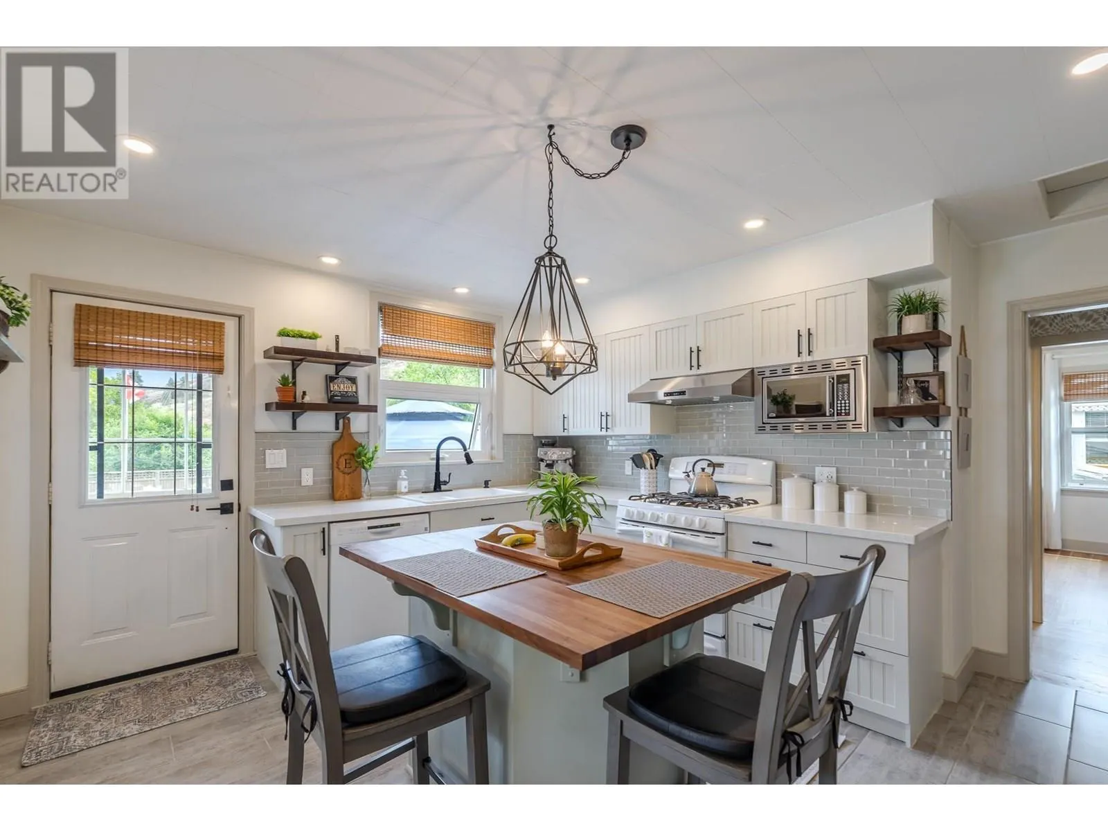 12411 Victoria Road S