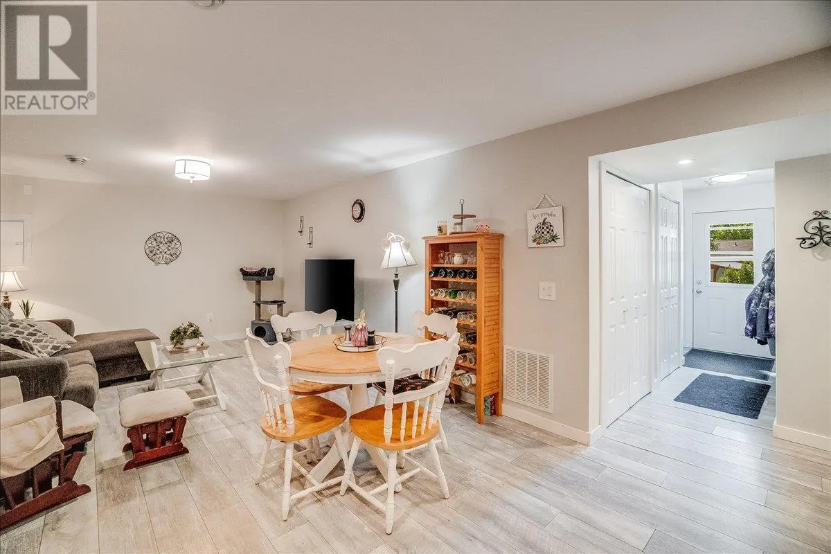 1916 Riverside Crescent