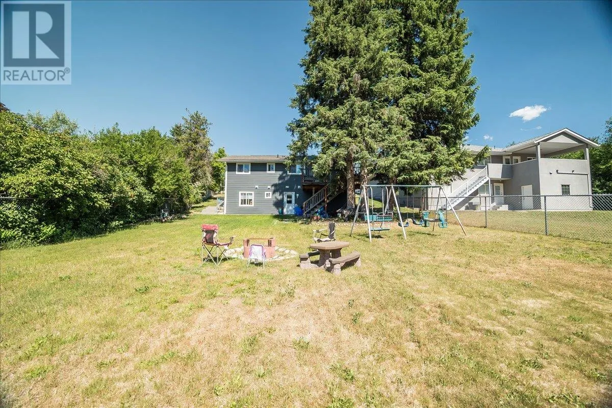 1916 Riverside Crescent