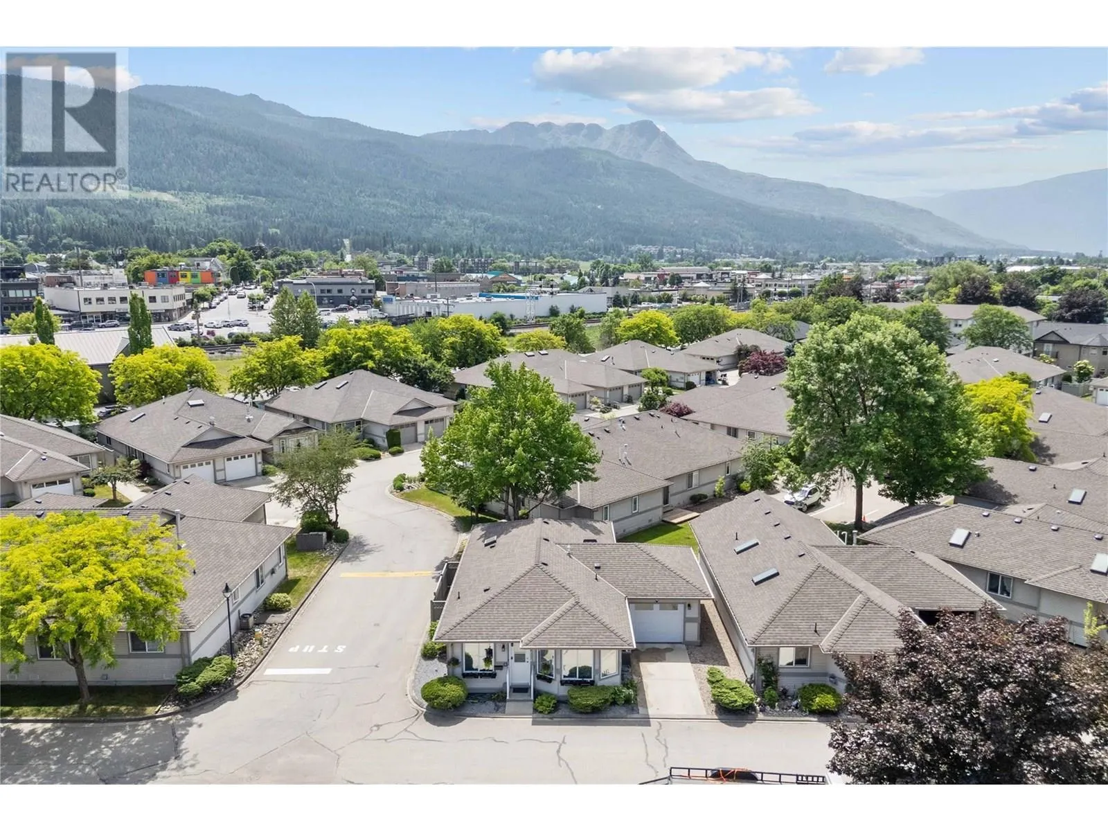 111 Harbourfront Drive NW Unit# 11
