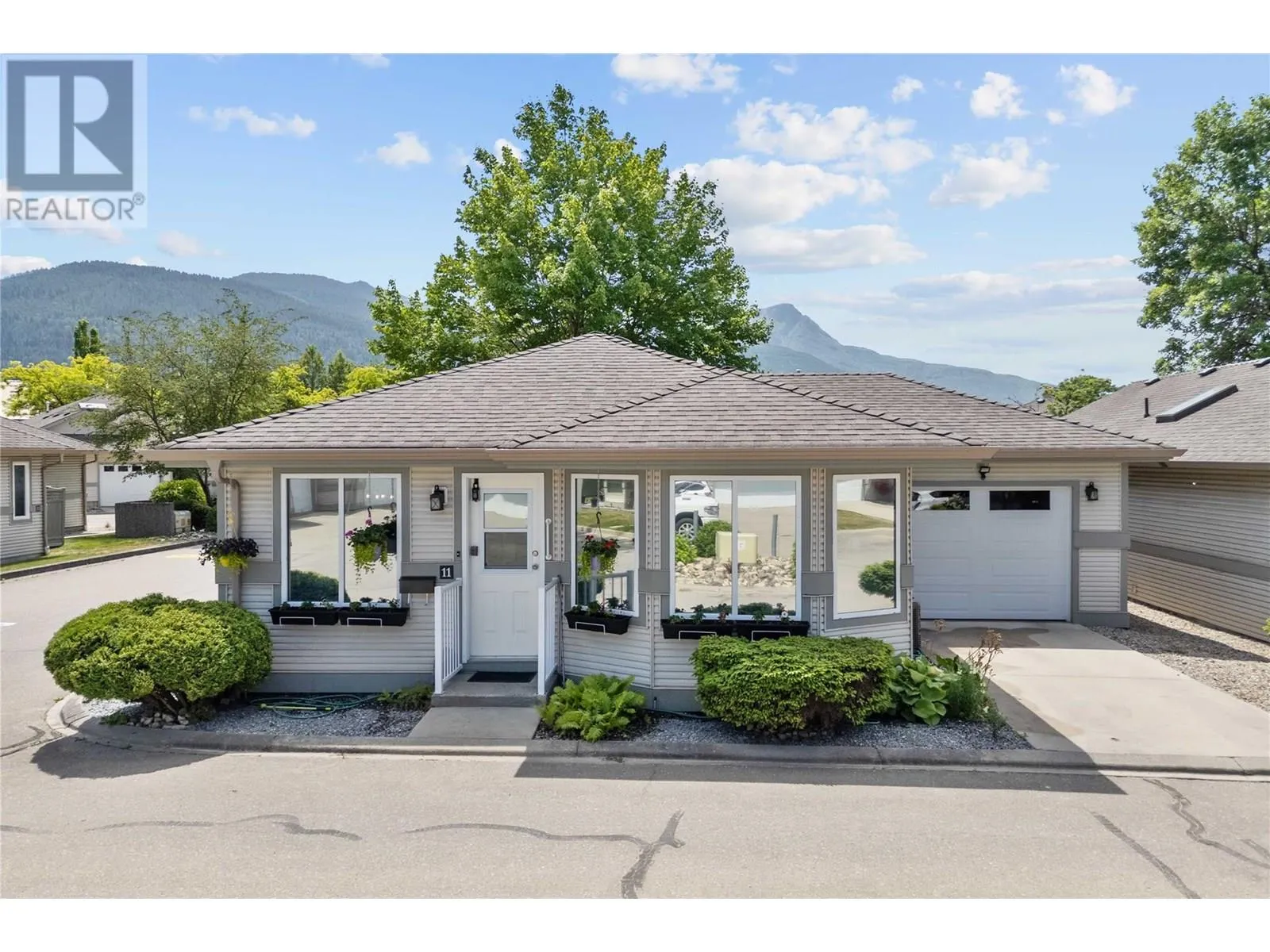 111 Harbourfront Drive NW Unit# 11