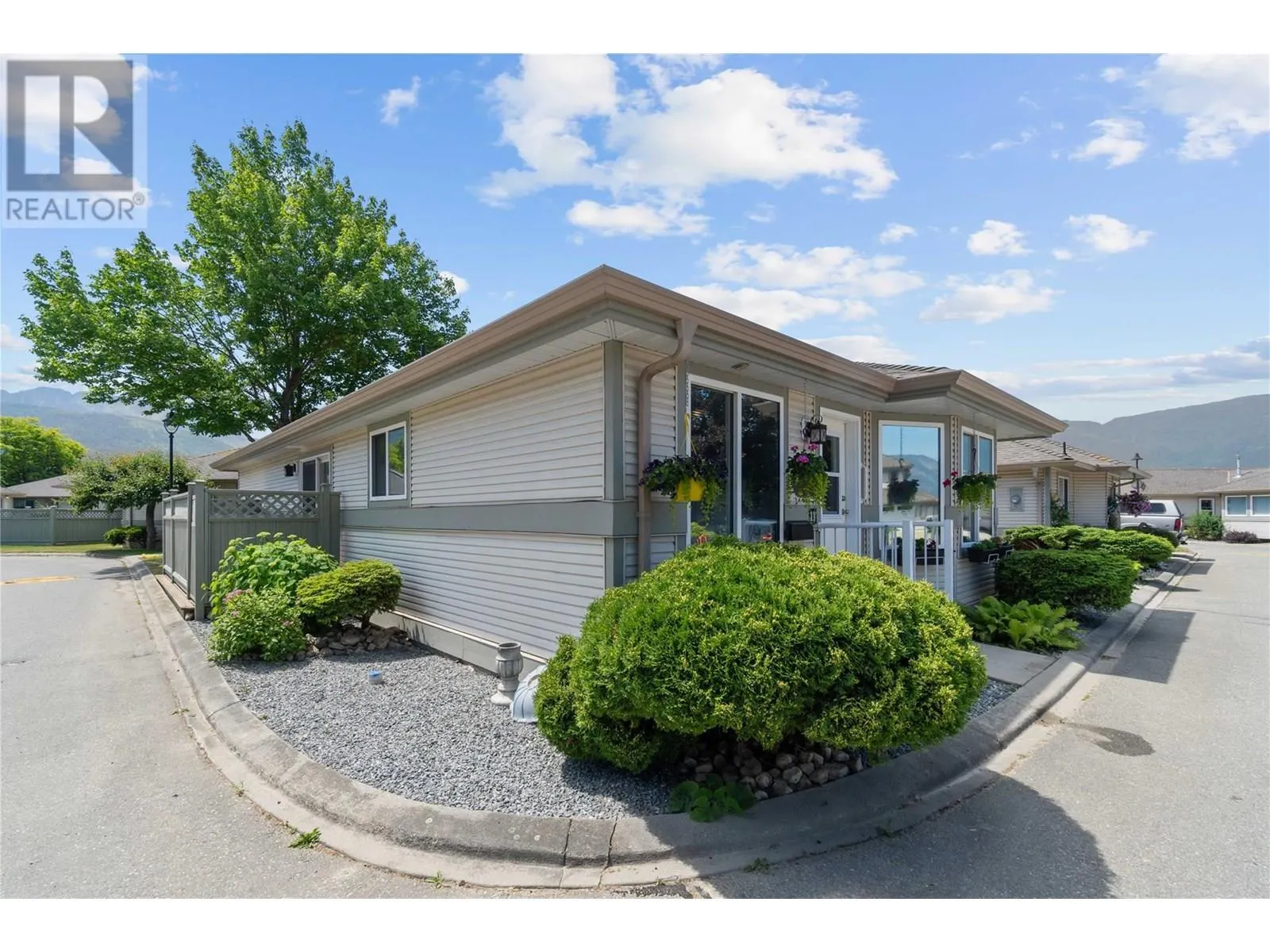 111 Harbourfront Drive NW Unit# 11