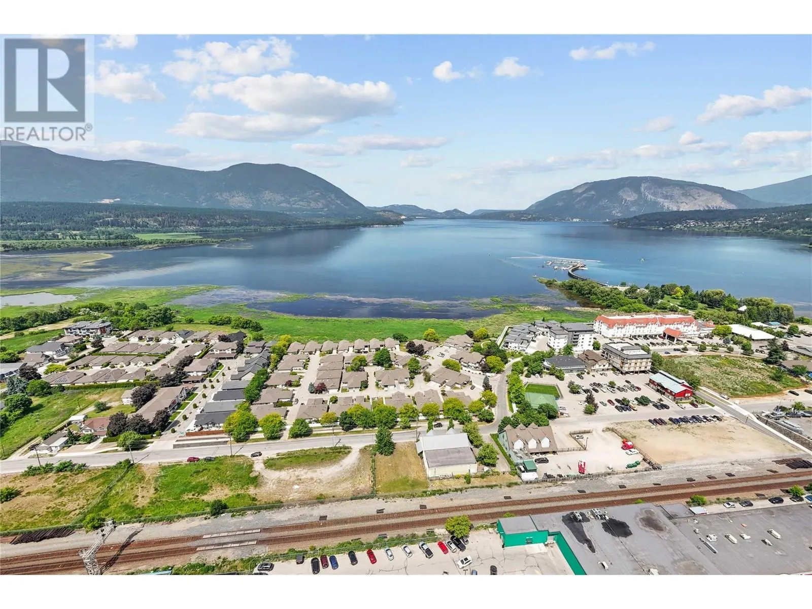 111 Harbourfront Drive NW Unit# 11