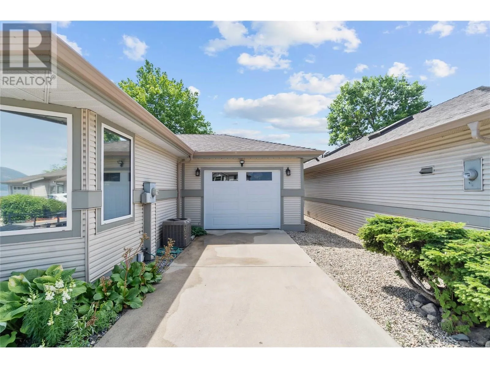 111 Harbourfront Drive NW Unit# 11